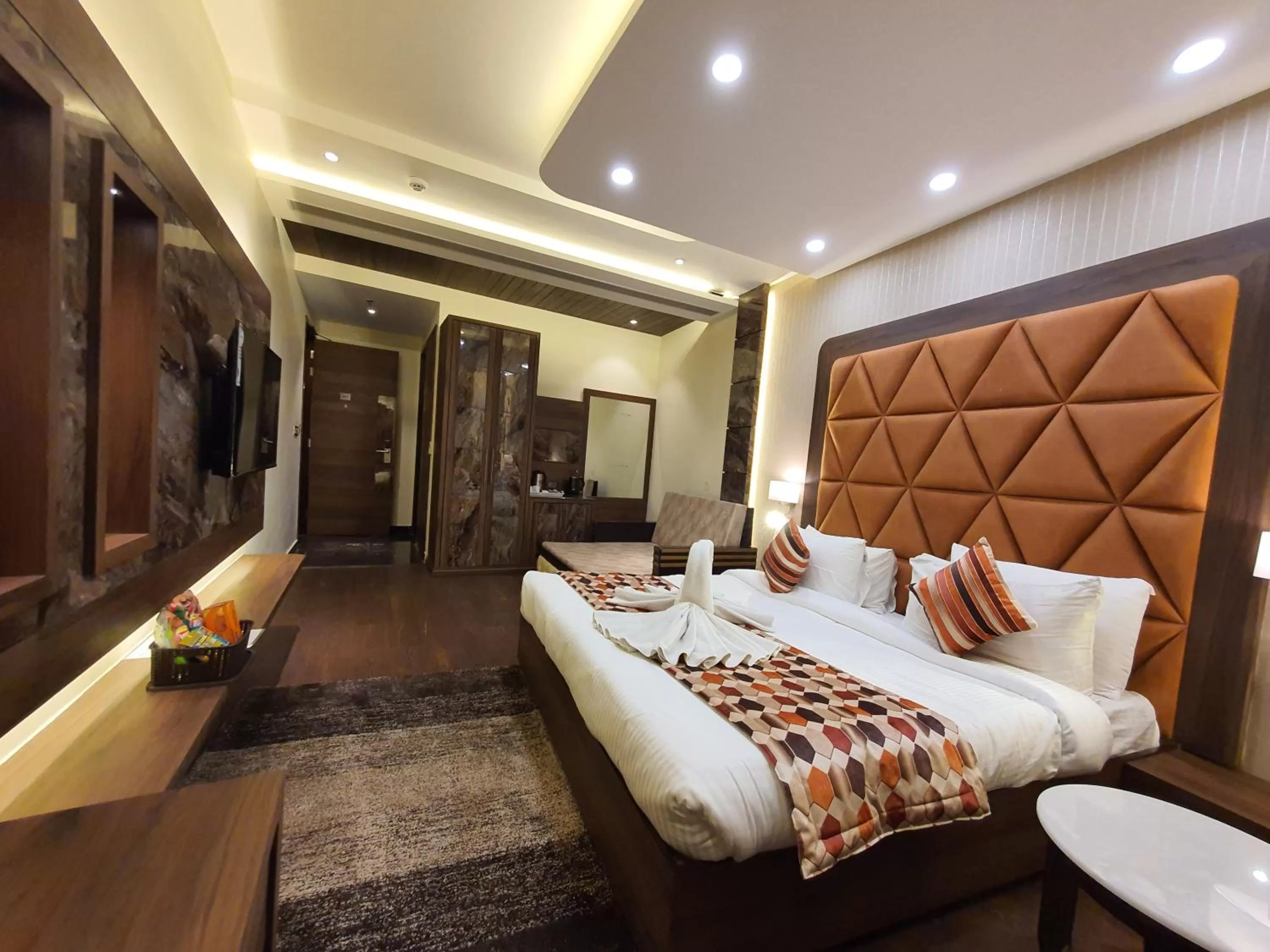 Bed in Hotel Makhan Residency