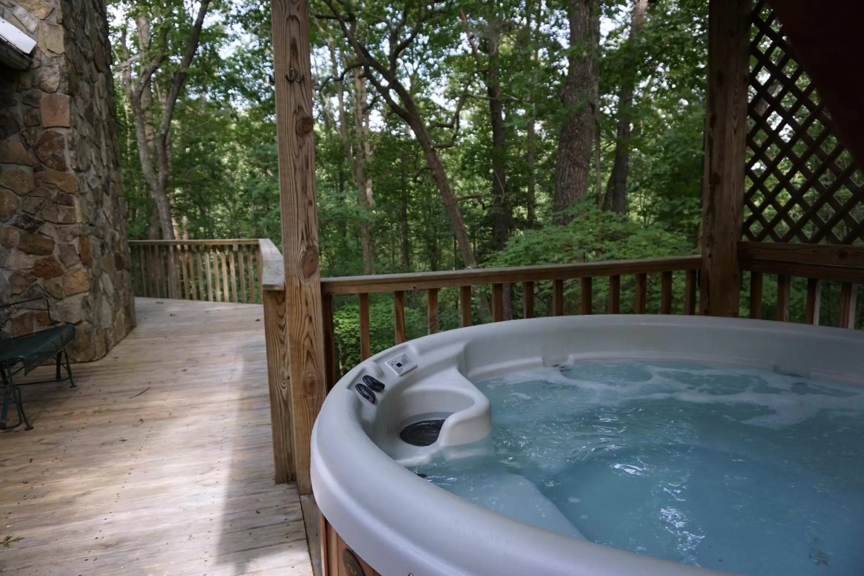 Hot Tub in Paradise Hills, Winery Resort & Spa