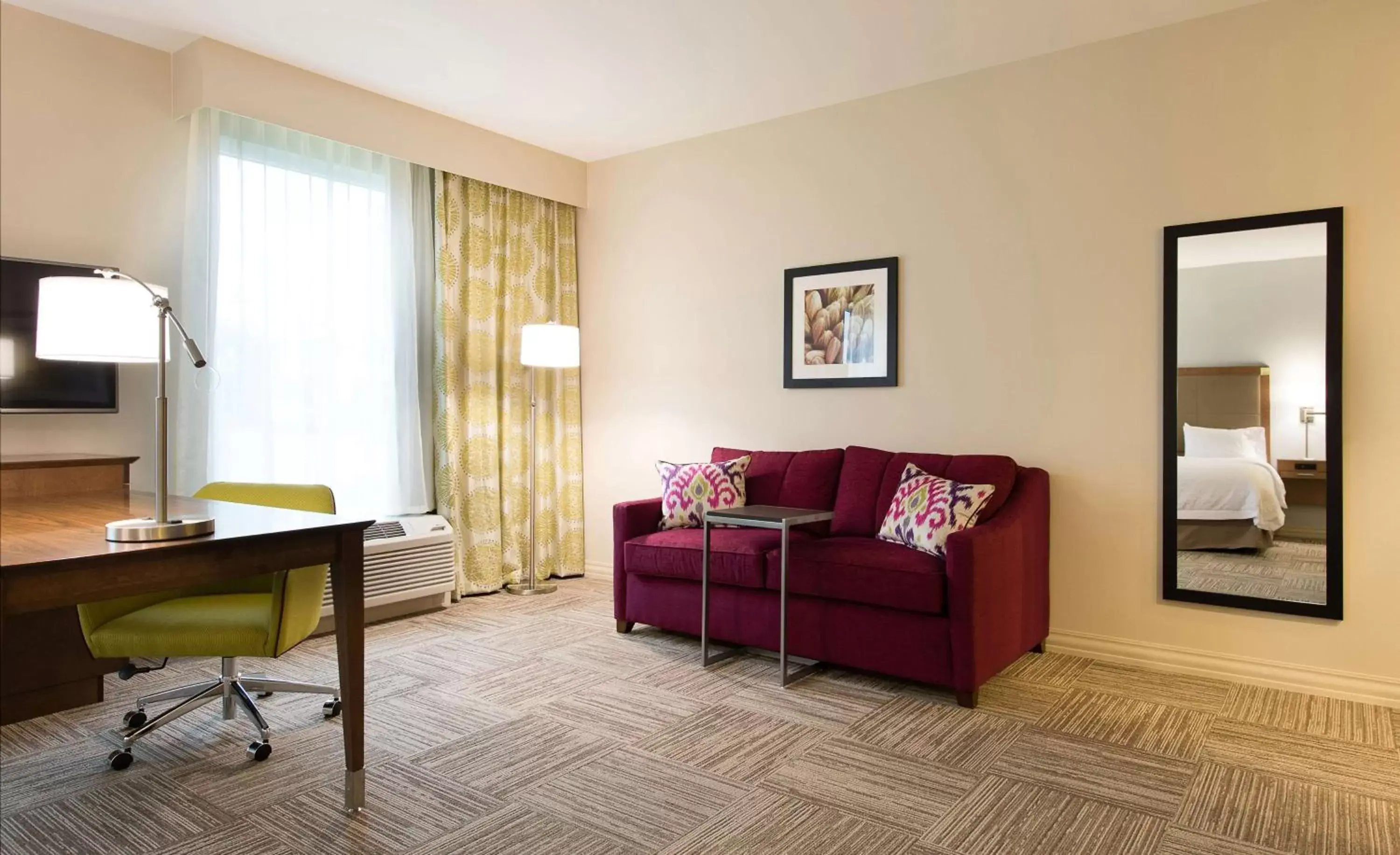 Bed, Seating Area in Hampton Inn & Suites Orangeburg, SC