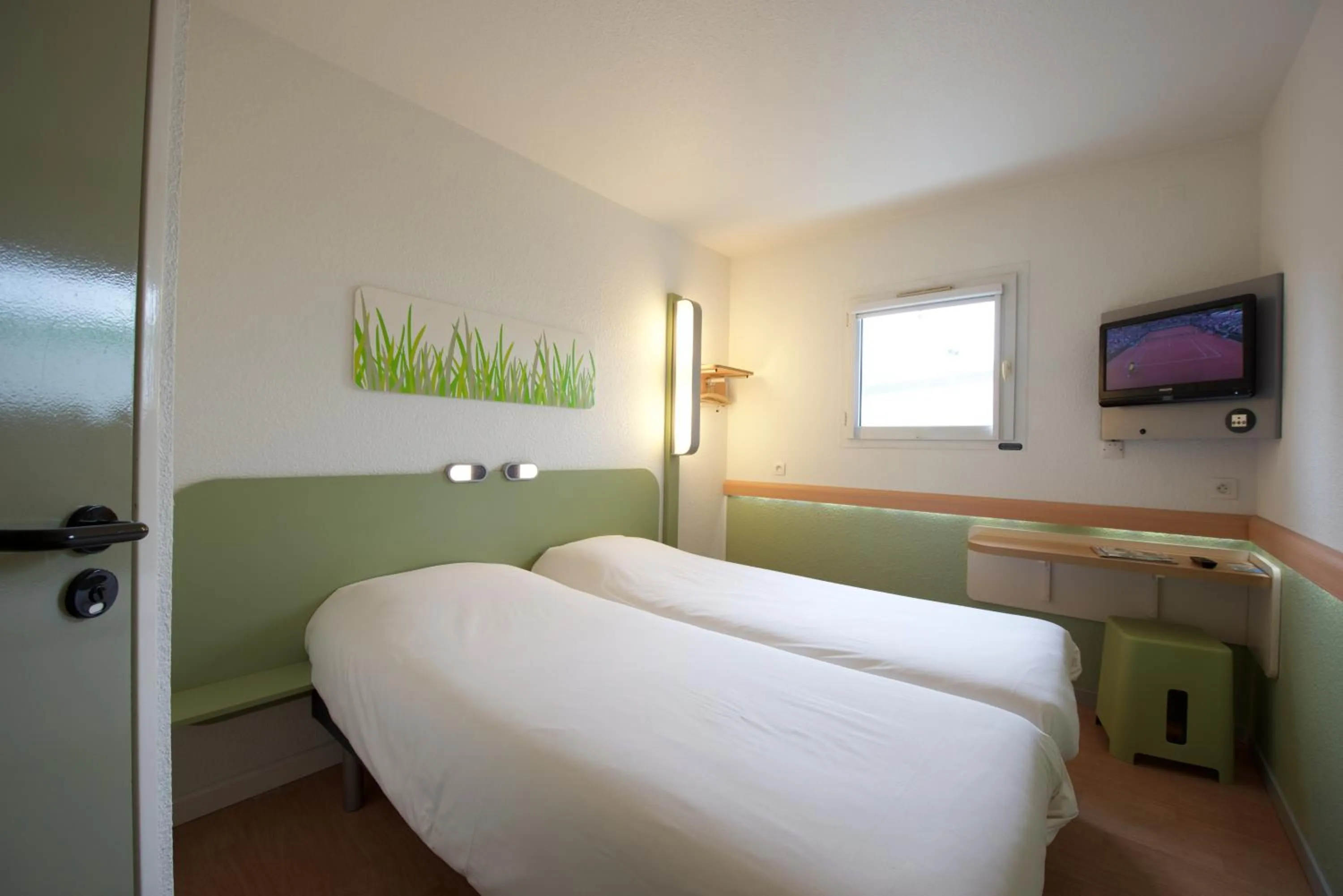 Bed in ibis budget Pau Lescar