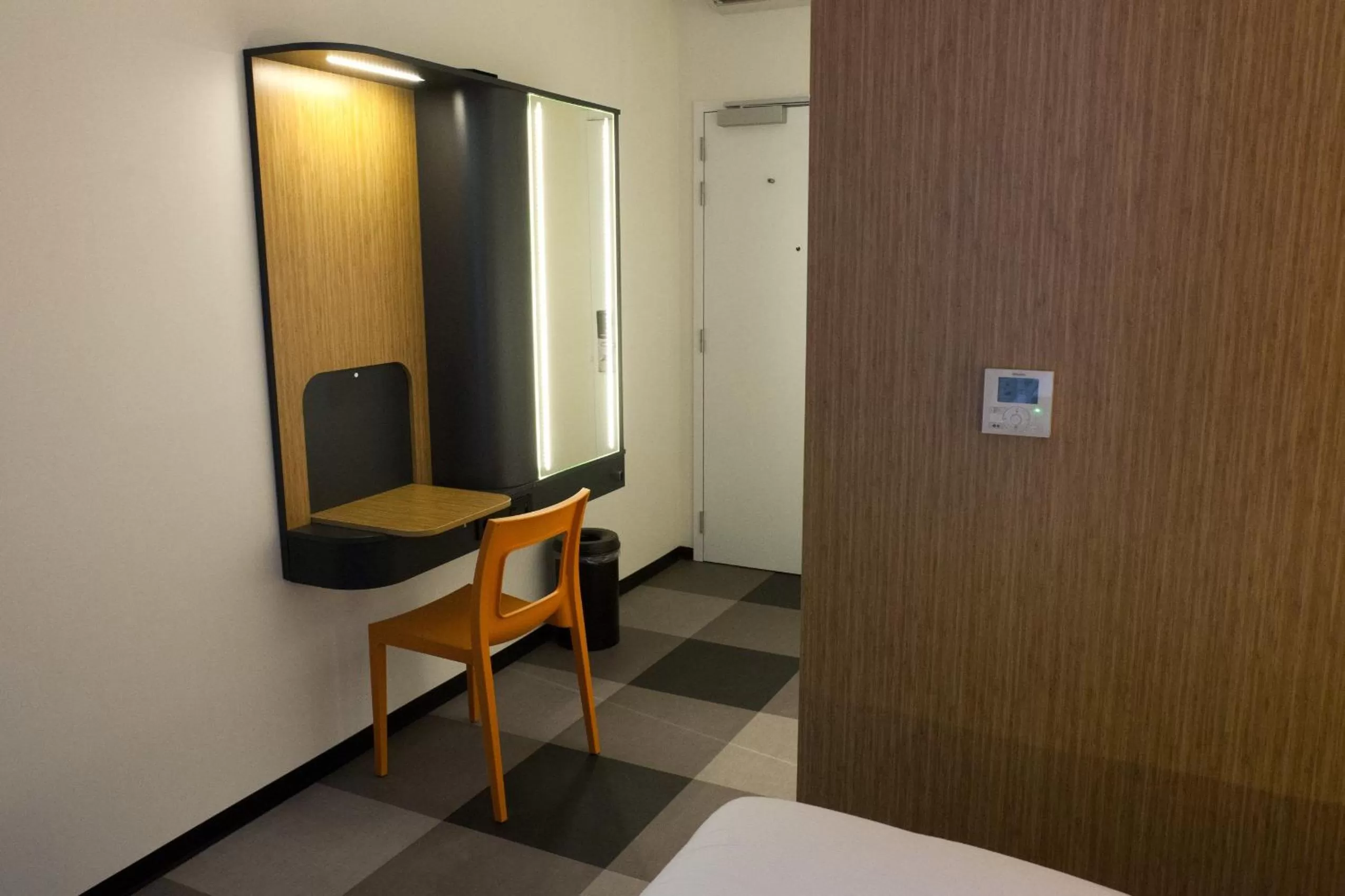 Photo of the whole room, Bed in easyHotel Brussels City Centre