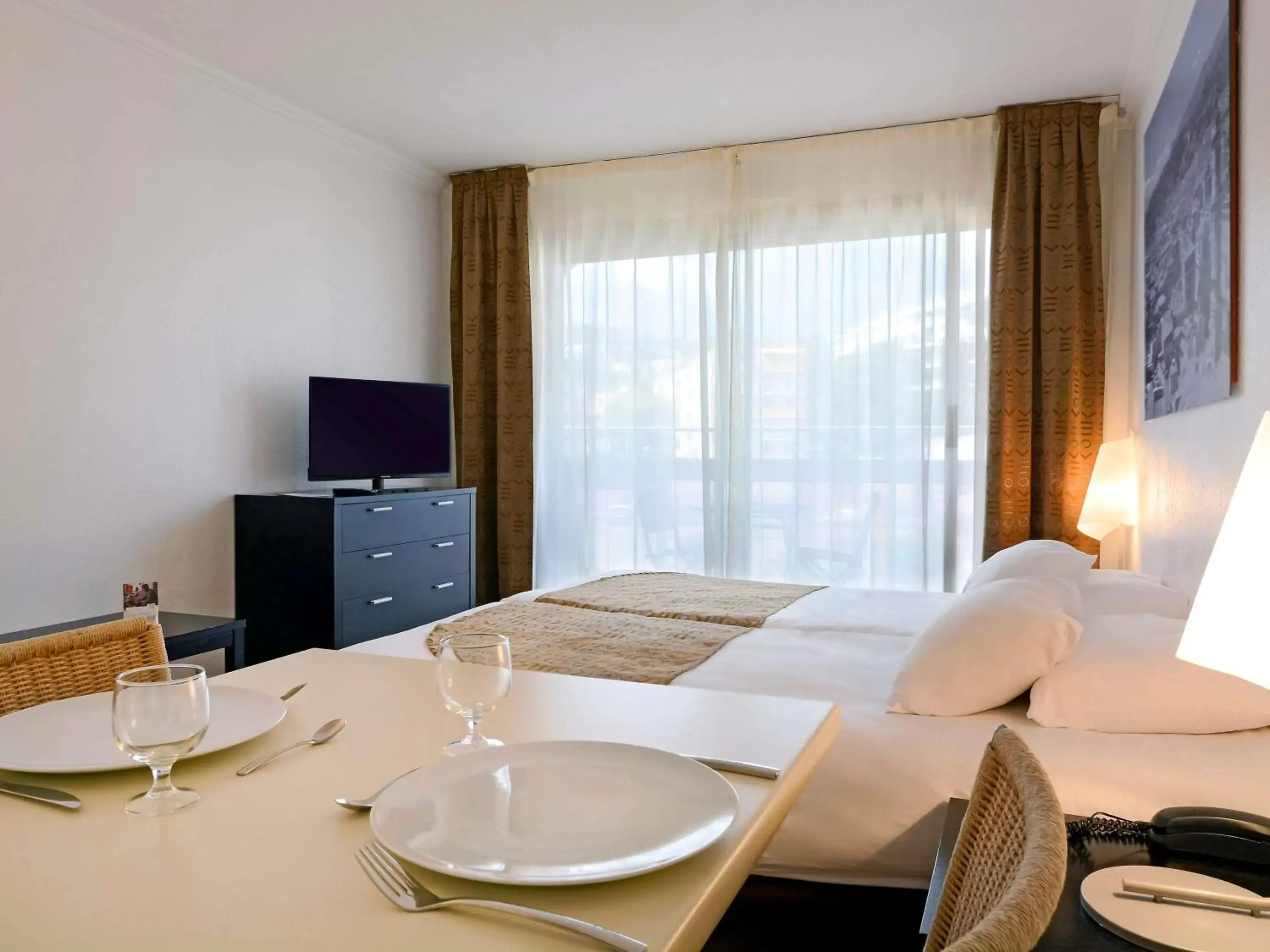 Photo of the whole room, Dining Area in Aparthotel Adagio Nice Promenade des Anglais