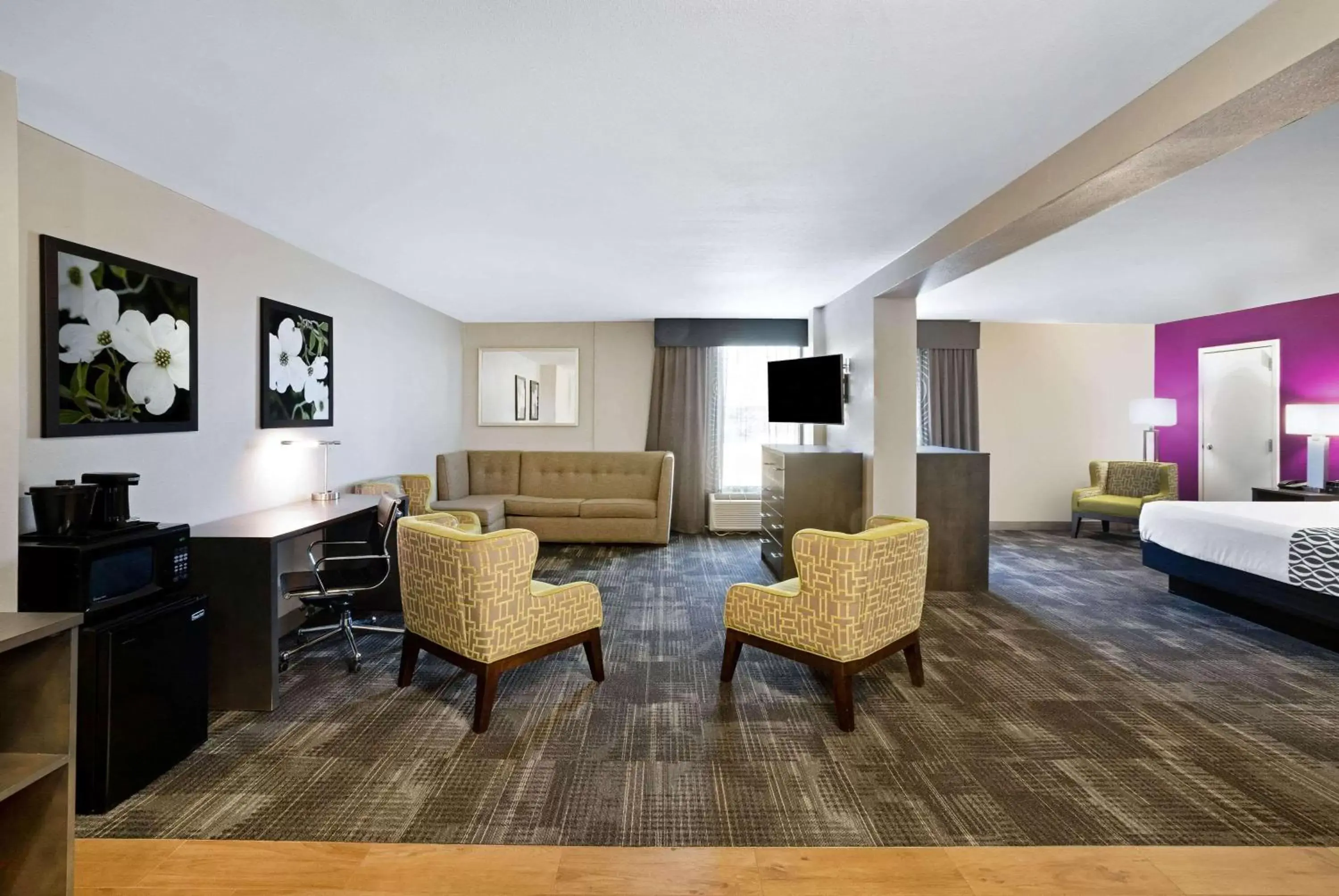 King Suite with Pool View - Non-Smoking in La Quinta by Wyndham Columbus MS