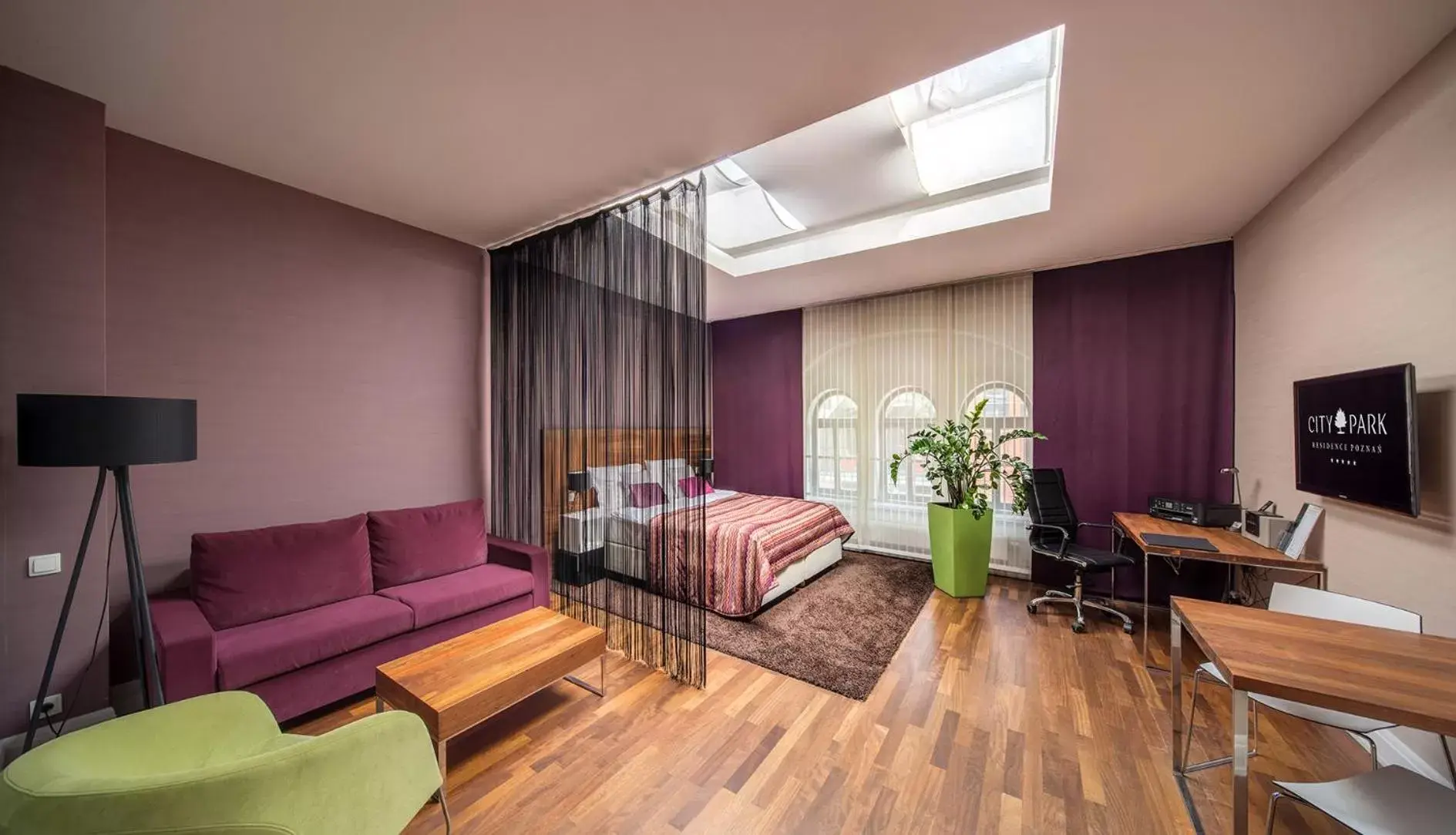 Bed, Seating Area in City Park Hotel & Residence