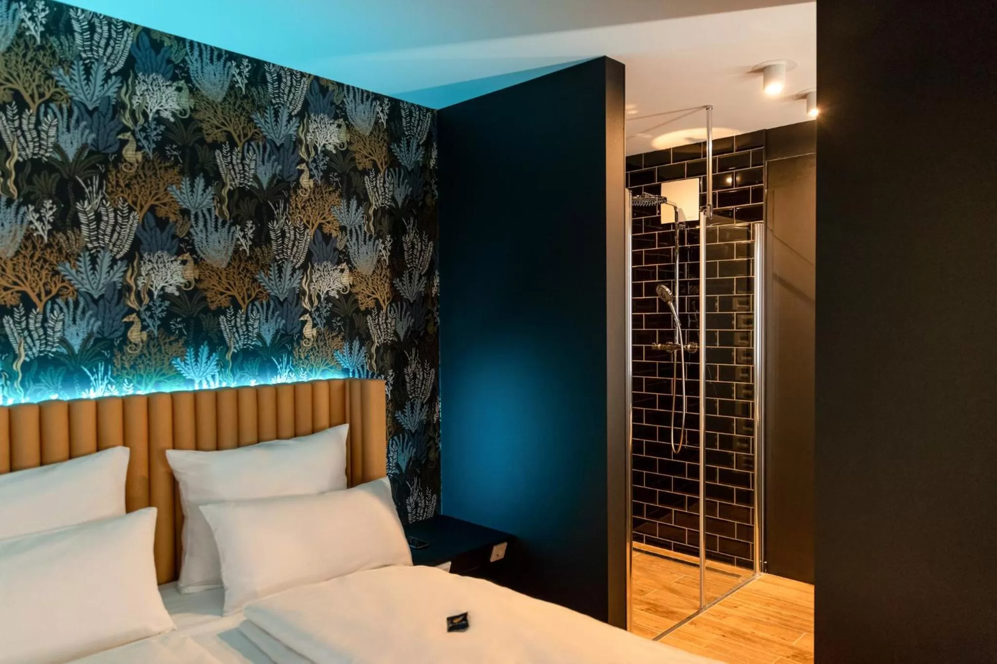 Shower, Bed in Rioca Munich Posto 3