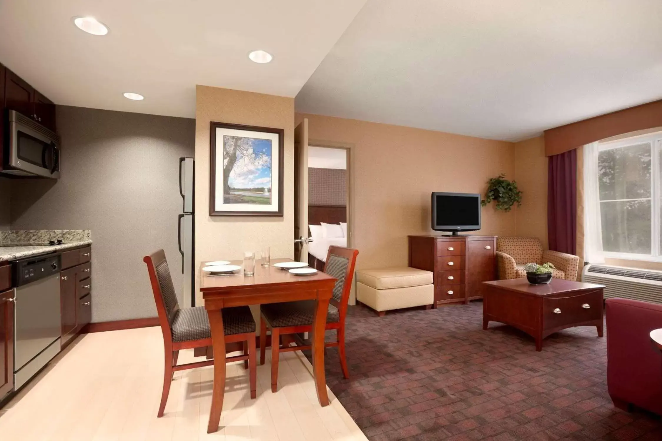 Kitchen or kitchenette, TV/Entertainment Center in Homewood Suites Atlantic City Egg Harbor Township