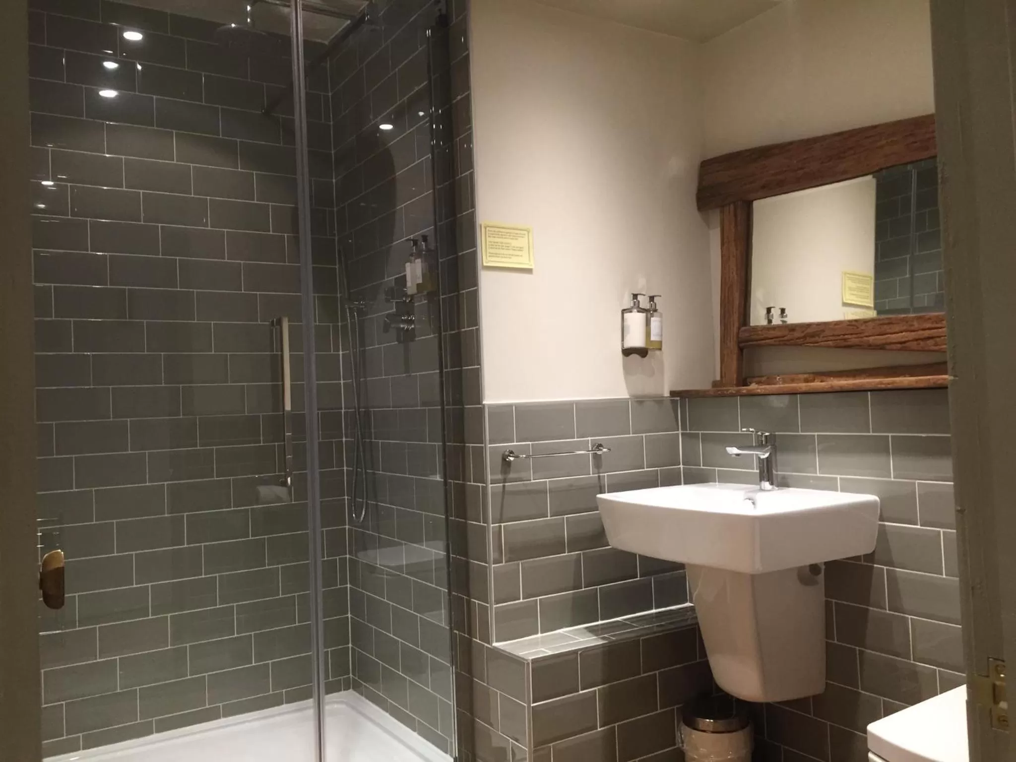 Bathroom in Alma Inn & Dining Rooms