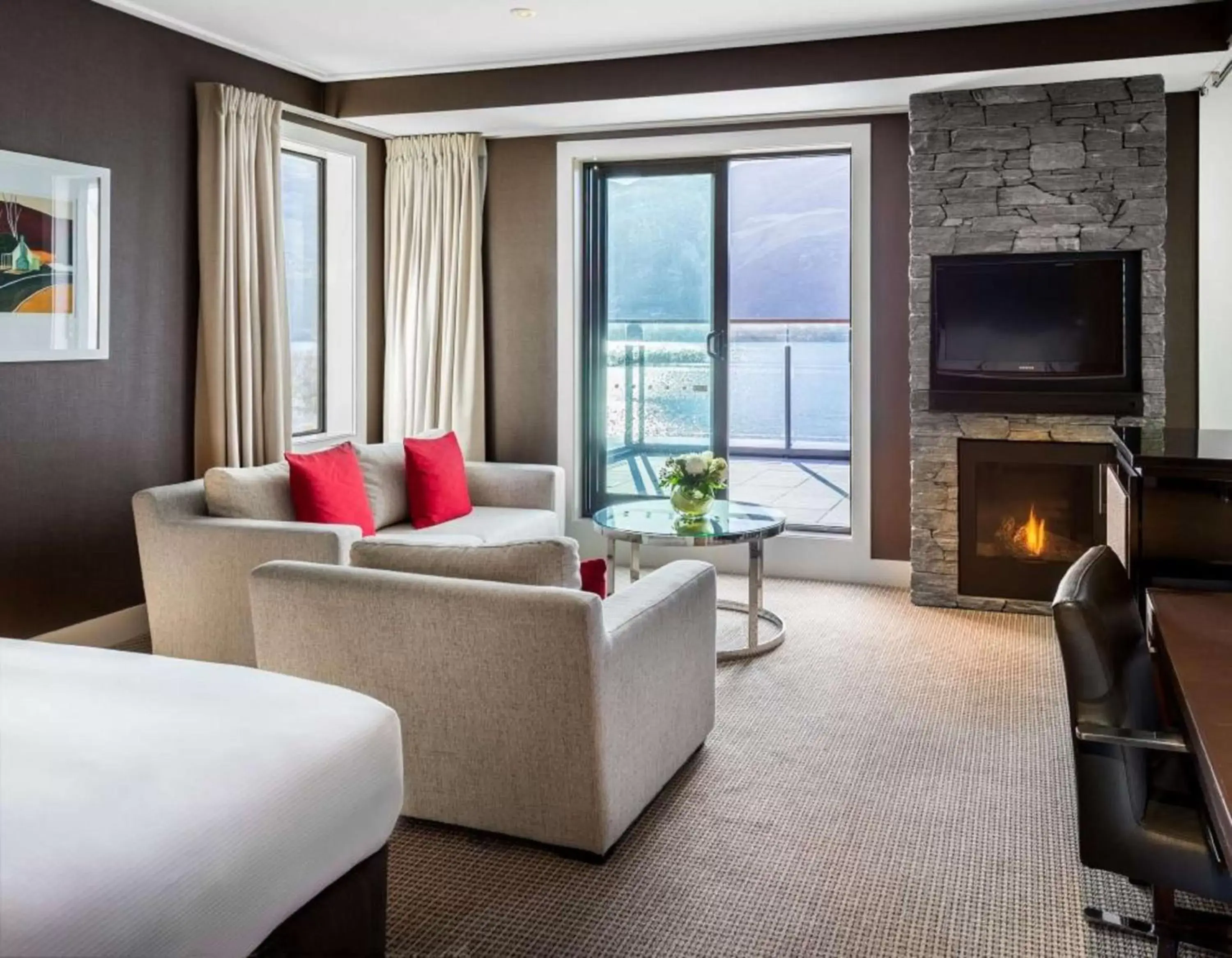 Bedroom, Seating Area in Hilton Queenstown Resort & Spa