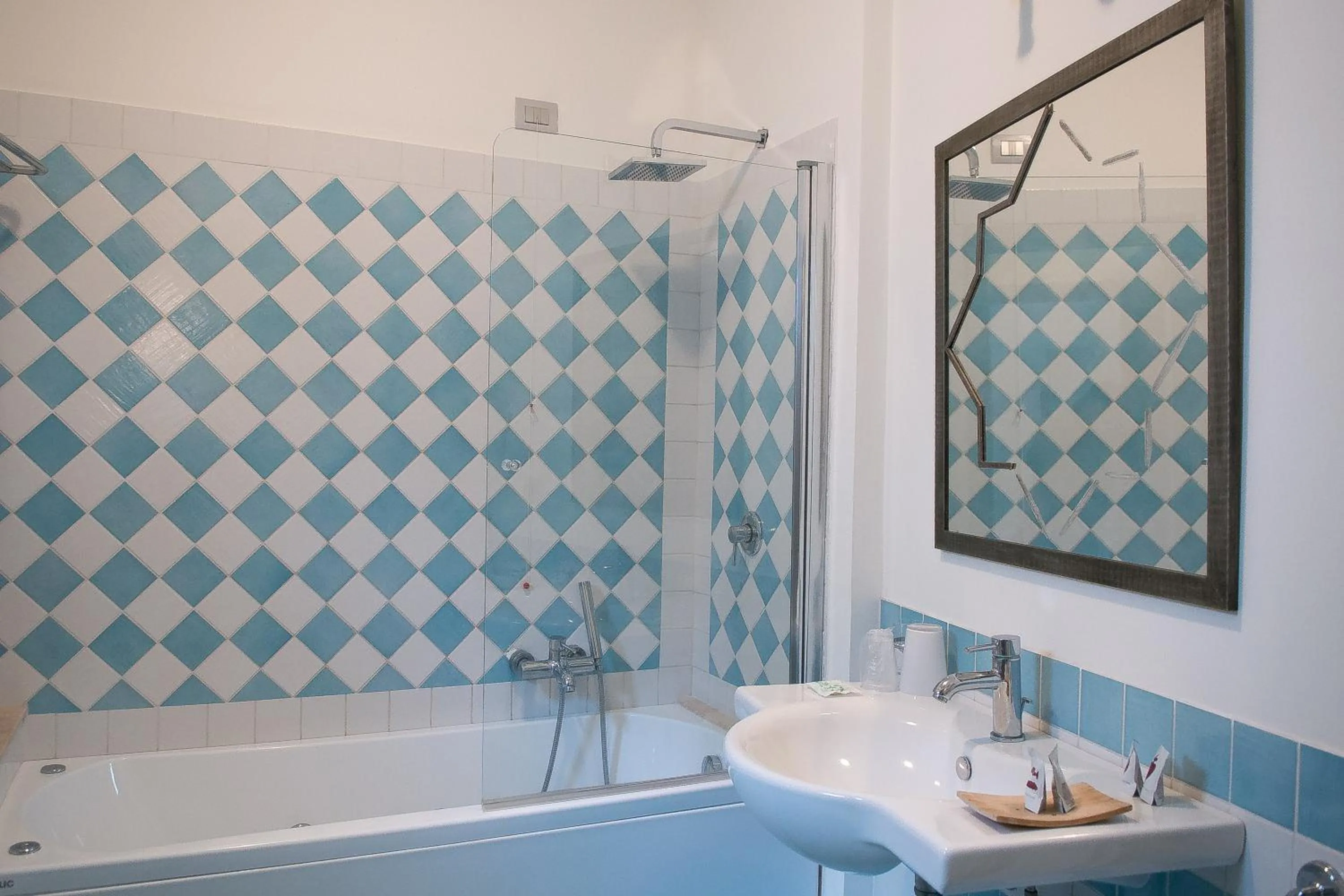 Bathroom in Hotel Cutimare - Aeolian Charme