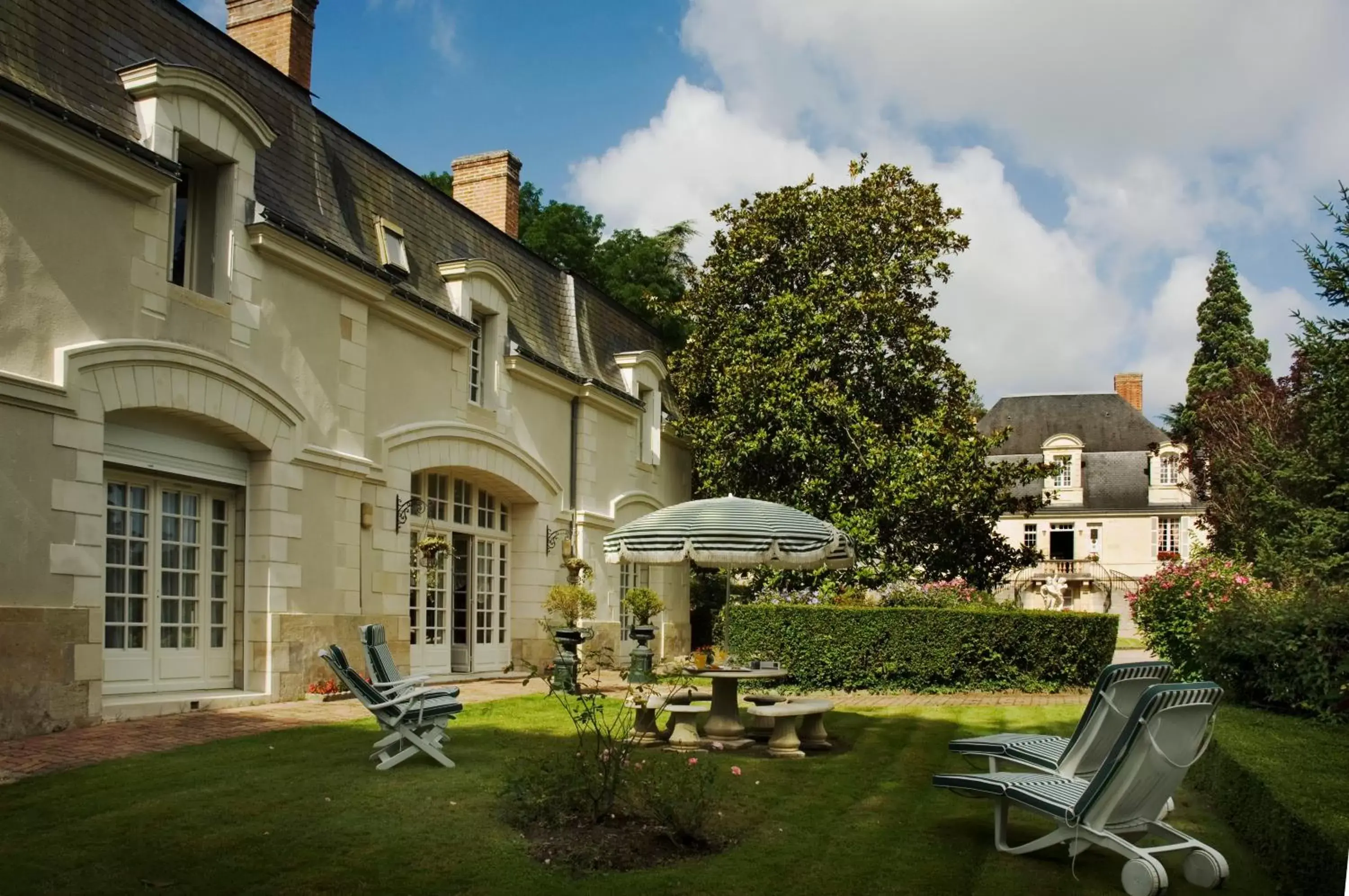 Facade/entrance, Property Building in Chateau de Beaulieu et Magnolia Spa, The Originals Relais (Relais du Silence)