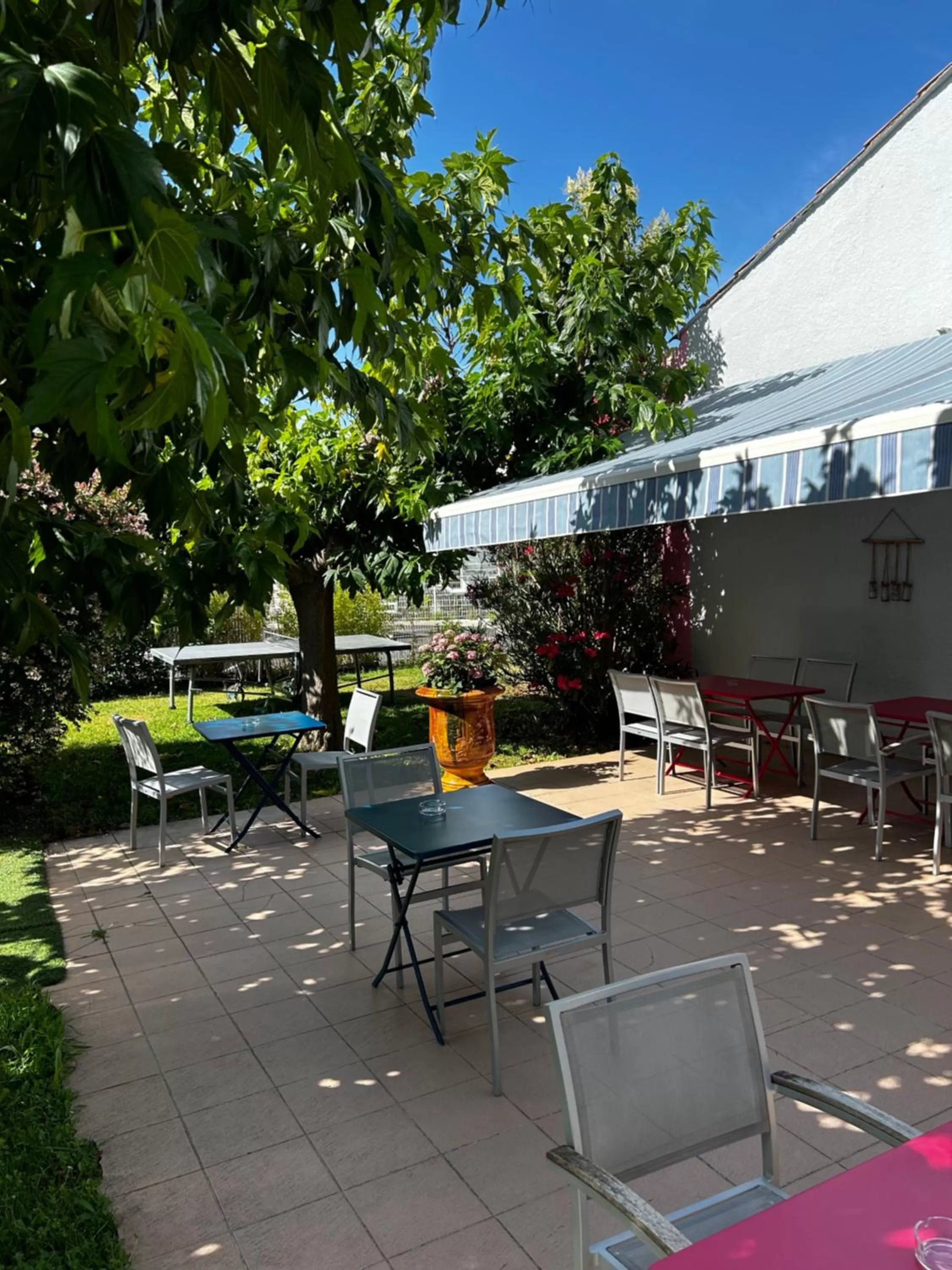 Patio in Kyriad Montpellier Aéroport - Gare Sud de France