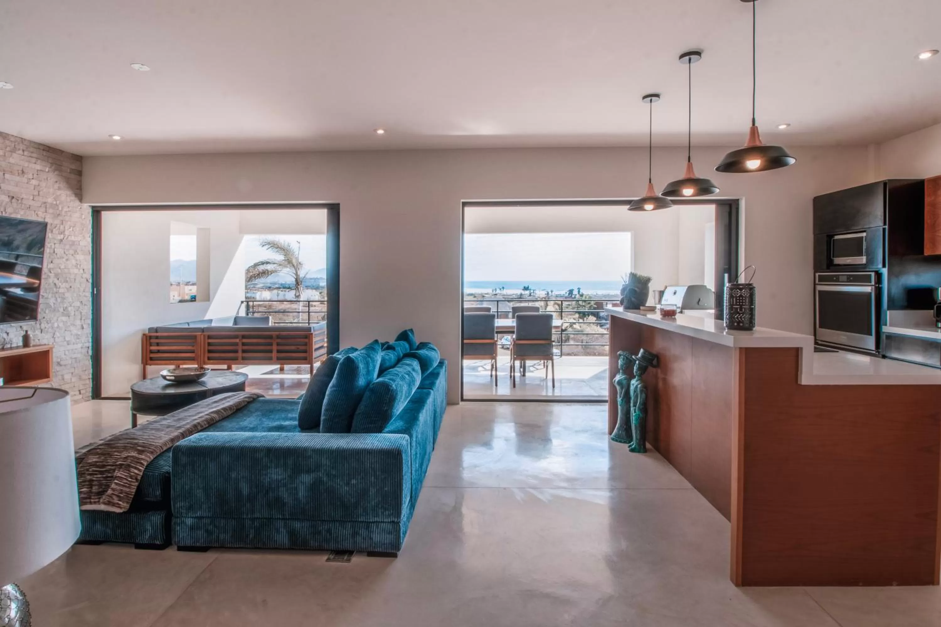 Kitchen or kitchenette, Seating Area in Cerritos Surf Residences