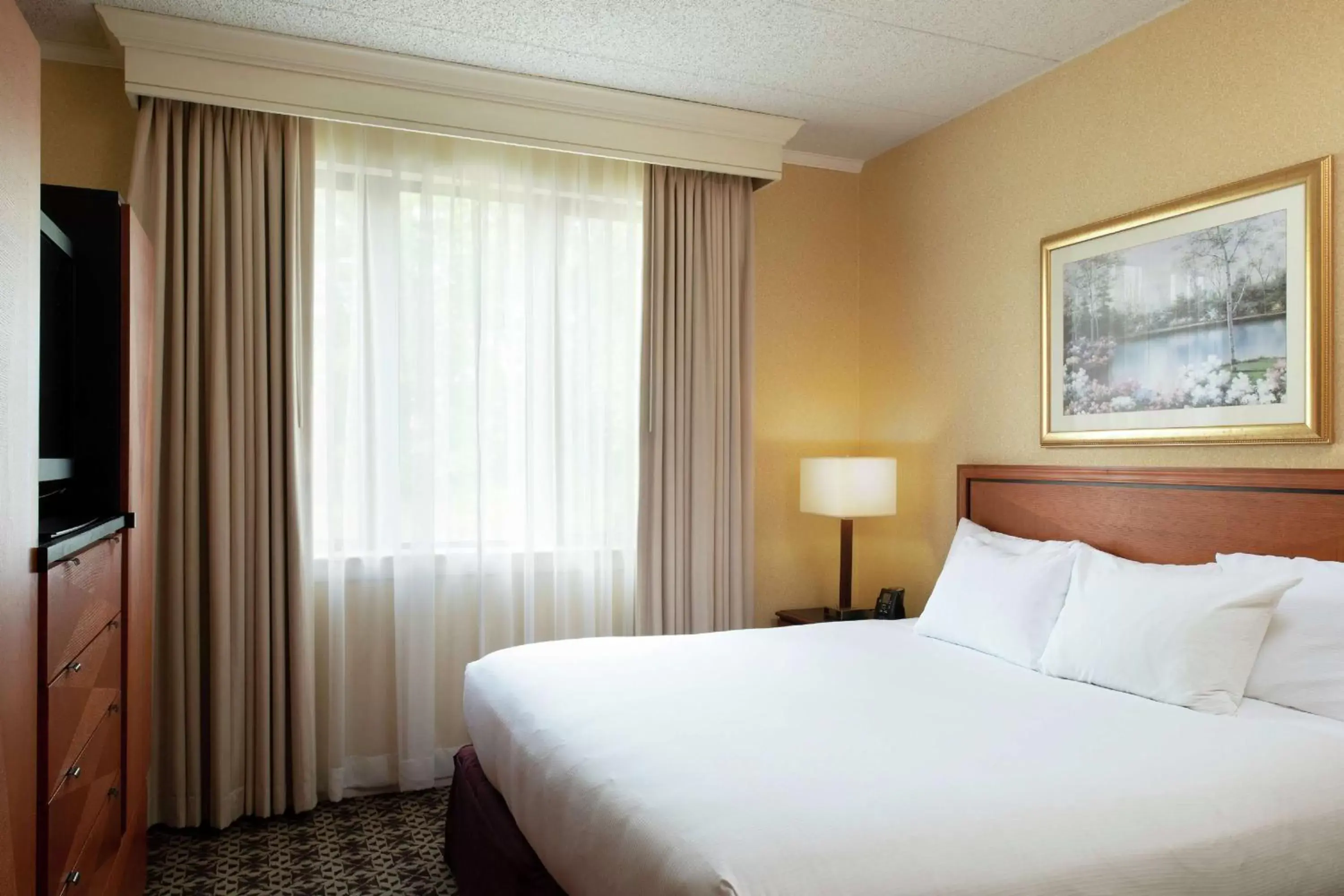 Bed in DoubleTree Suites by Hilton Mount Laurel