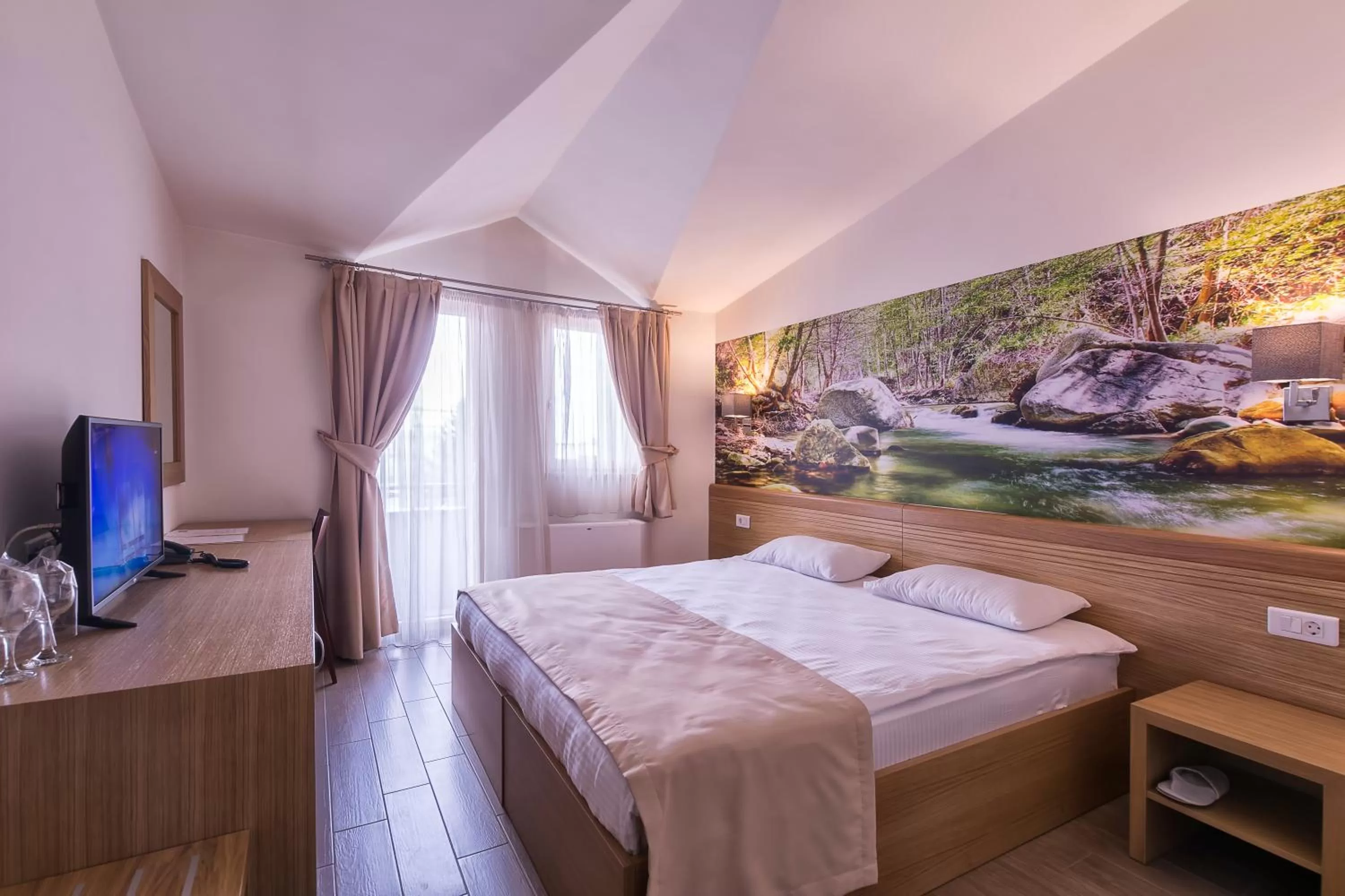 Comfort Single Room with Balcony in Hotel Lirak