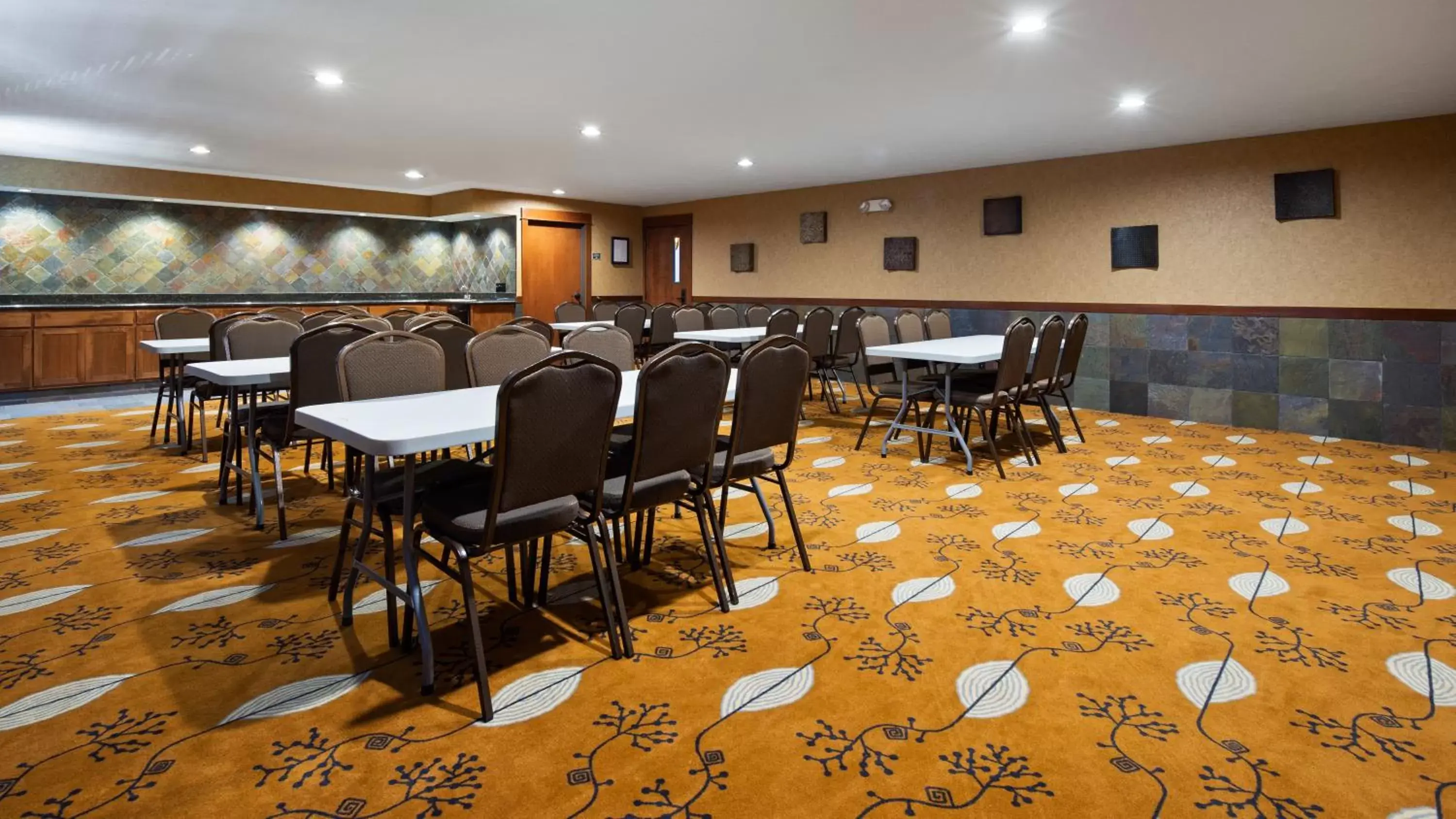 Business facilities in Lloyd Hotel Astoria Bayfront, Ascend Hotel Collection