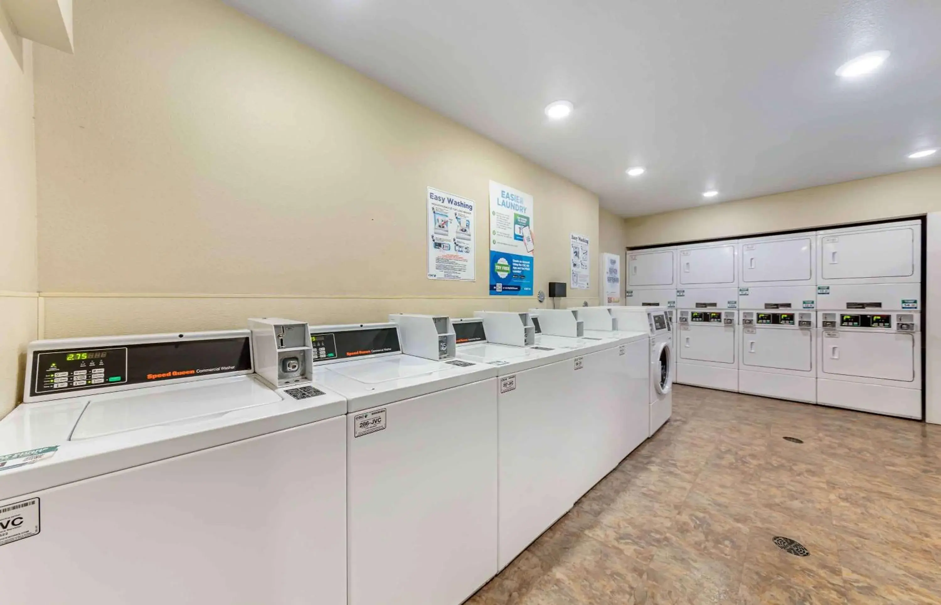 Property building, Kitchen/Kitchenette in Extended Stay America Select Suites - Fort Lauderdale - Airport - West