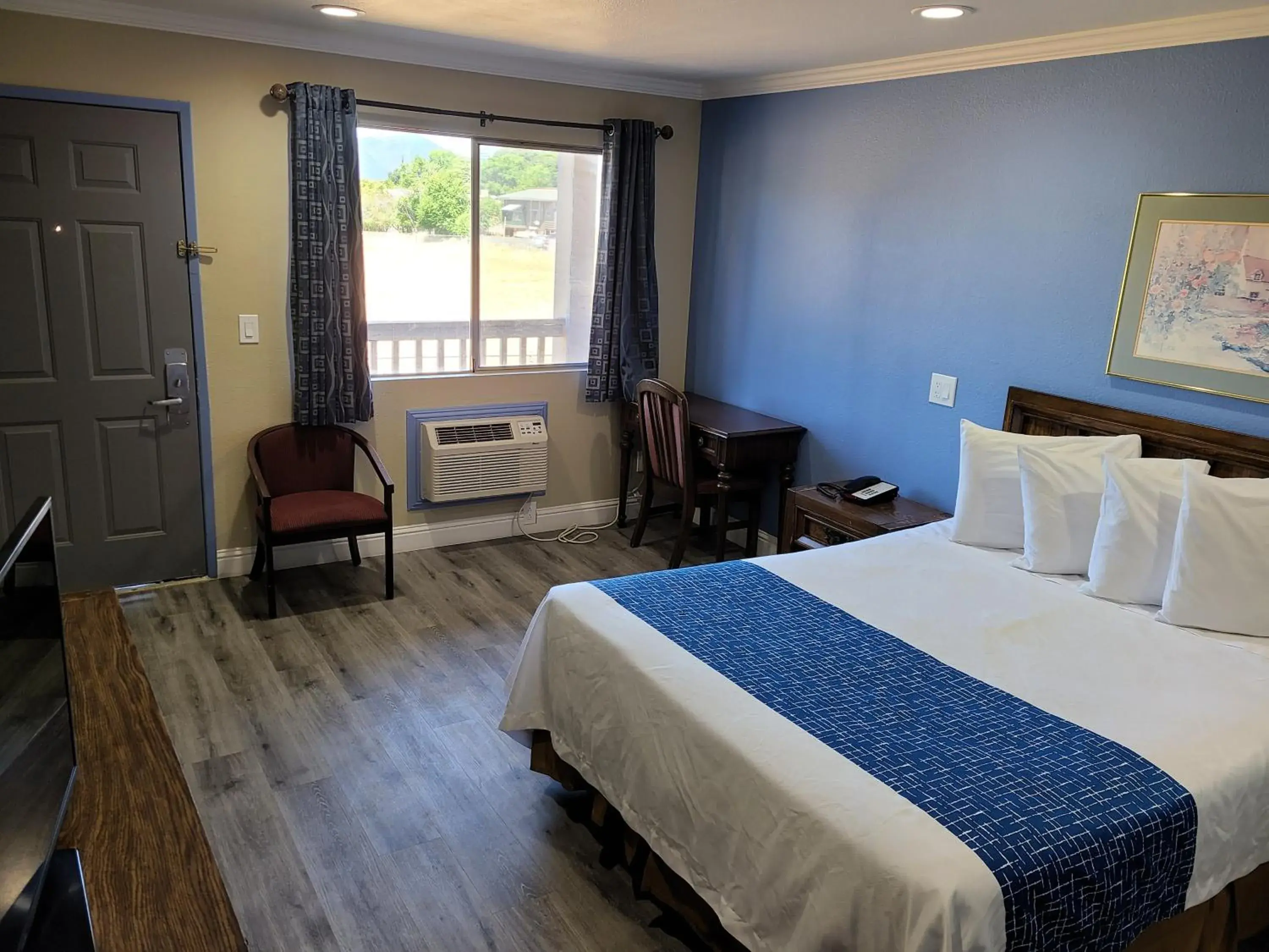 Bedroom in Travelodge by Wyndham Clearlake