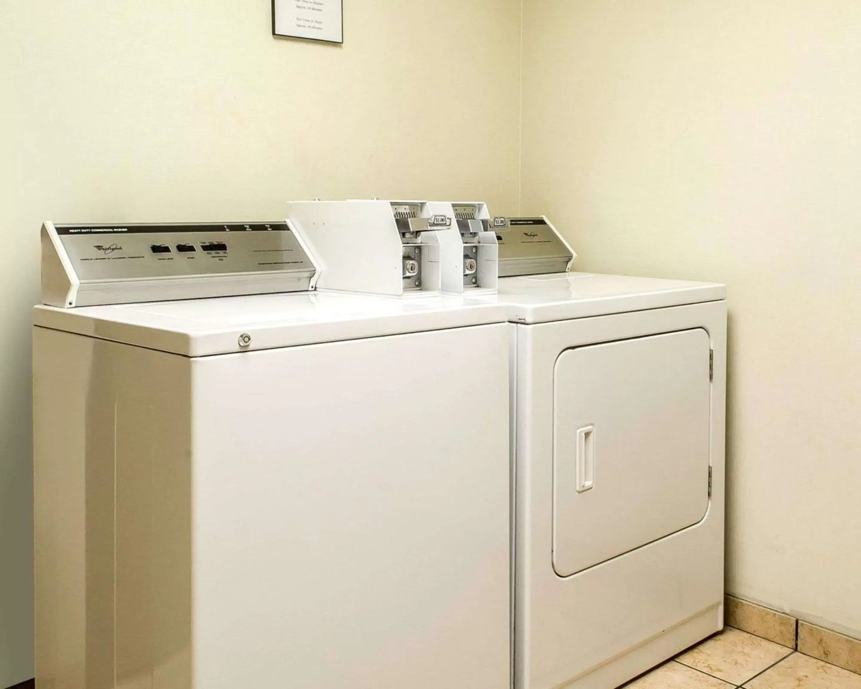 On site, Kitchen/Kitchenette in Comfort Suites Bloomsburg