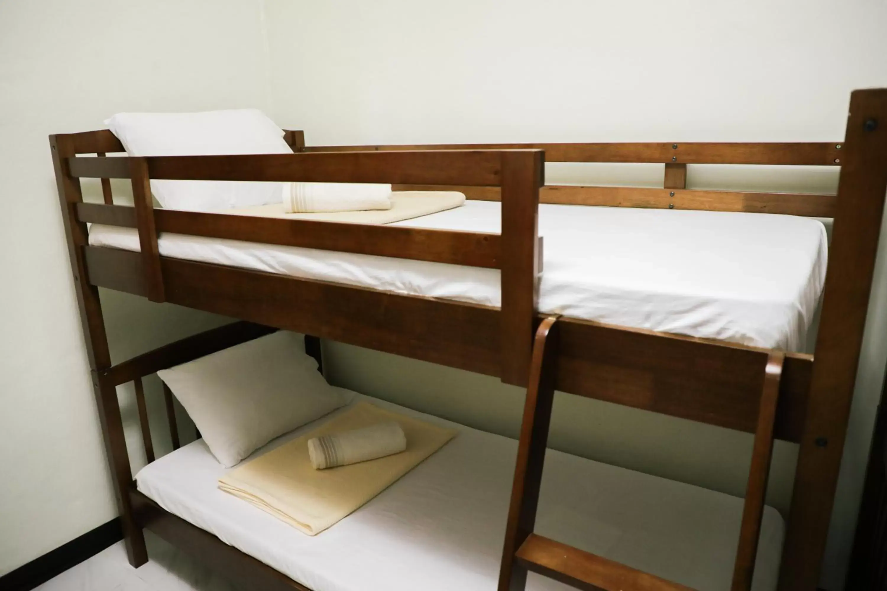 Bed in 6-Bed Dormitory Room in Yogi Dives B&B Bed in 6-Bed Dormitory Room in Yogi Dives B&B