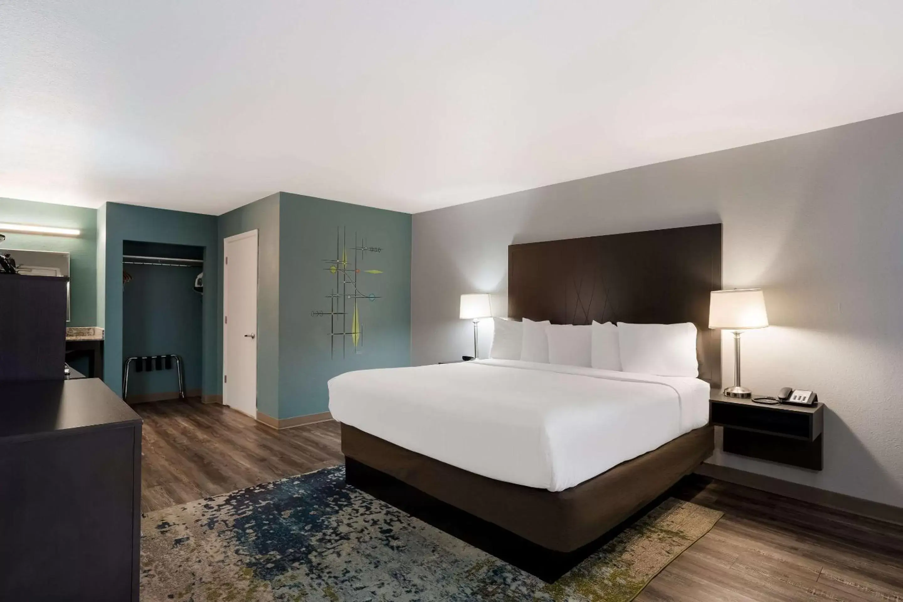 Bedroom, Bed in Richland Riverfront Hotel, Ascend Hotel Collection