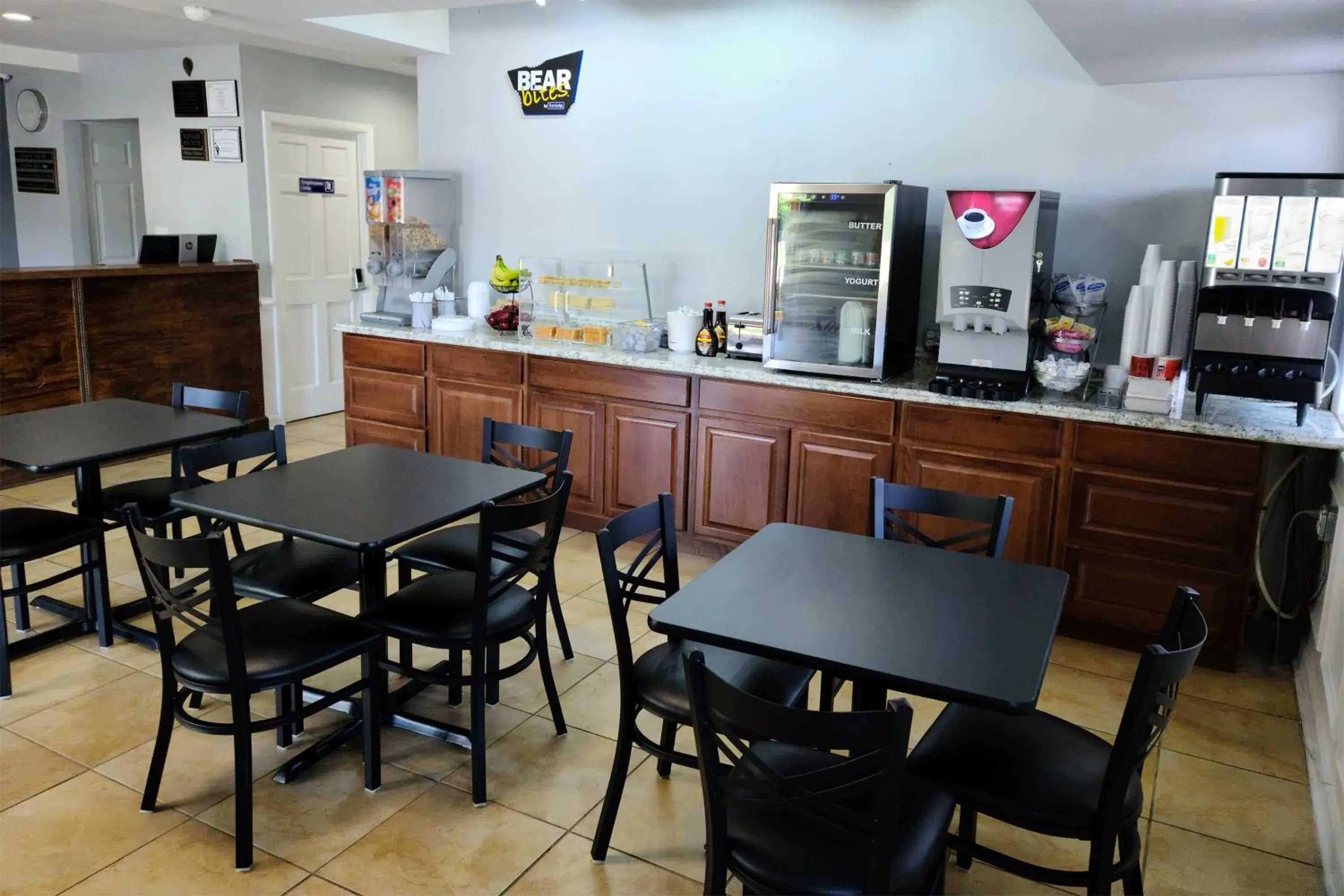 Breakfast, Restaurant/Places to Eat in Travelodge by Wyndham Williamsburg Colonial Area