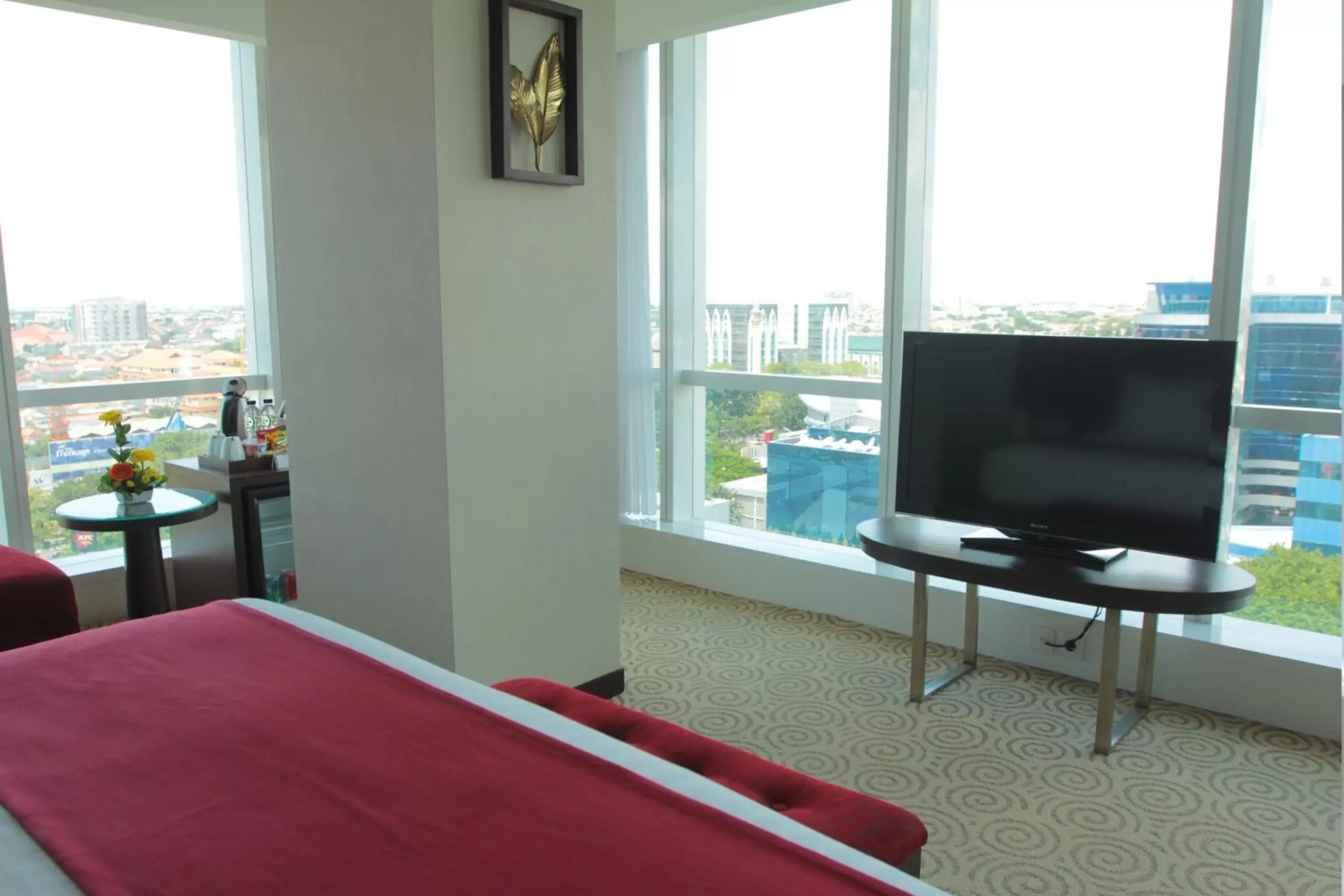 TV and multimedia, Bed in The Alana Surabaya TV and multimedia, Bed in The Alana Surabaya