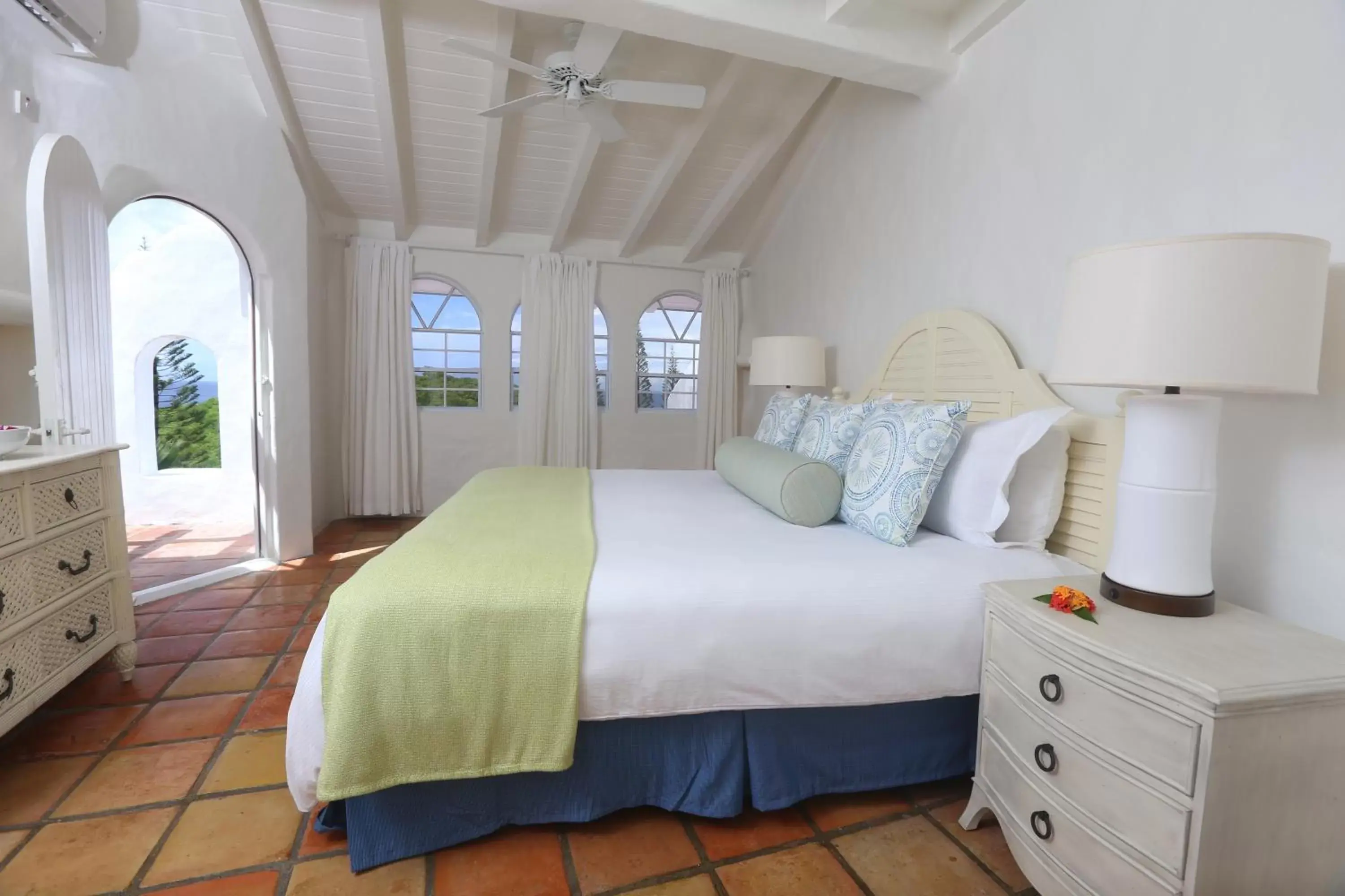 Bed in Windjammer Landing Villa Beach Resort