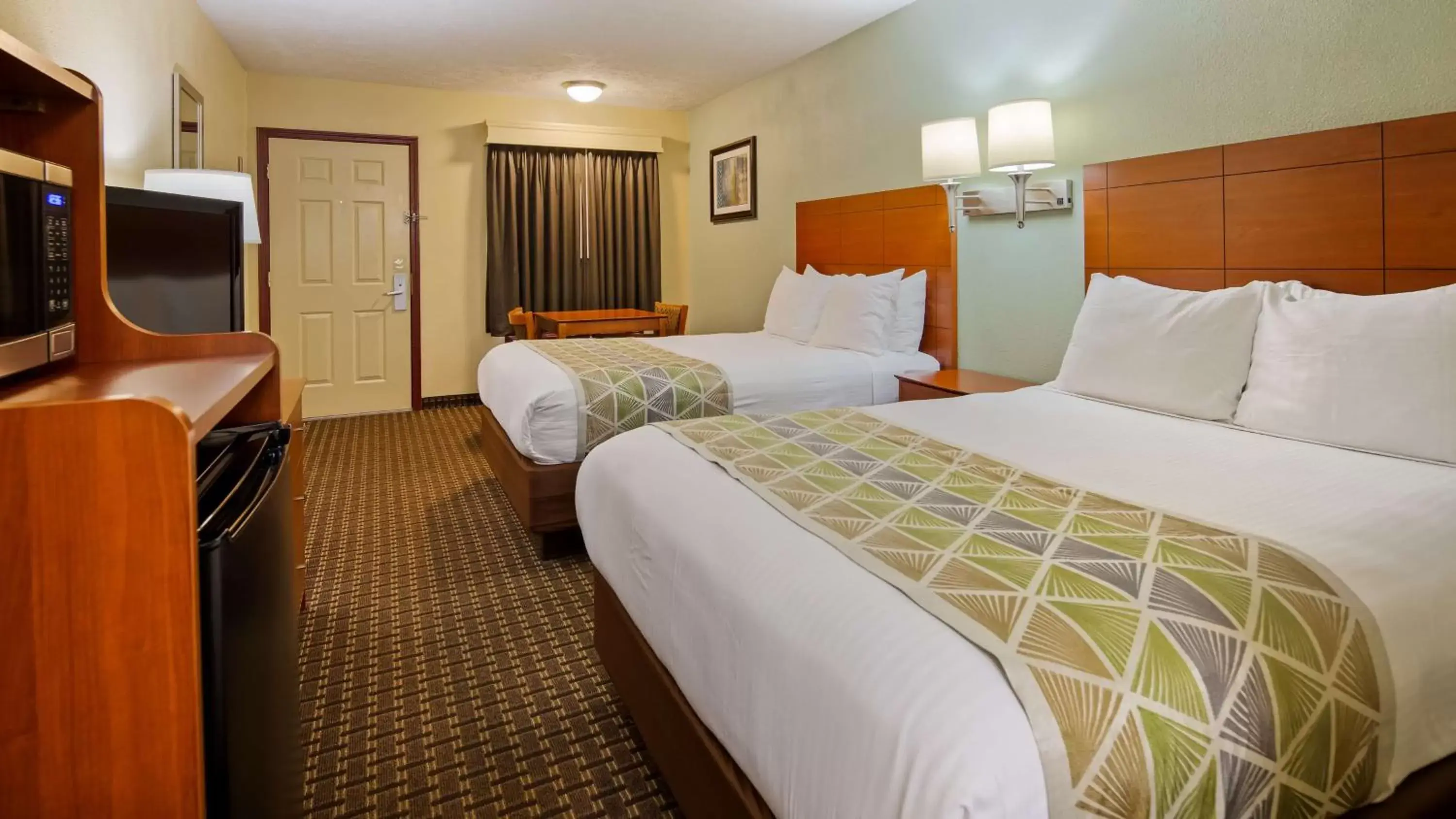Photo of the whole room, Bed in Best Western Acworth Inn