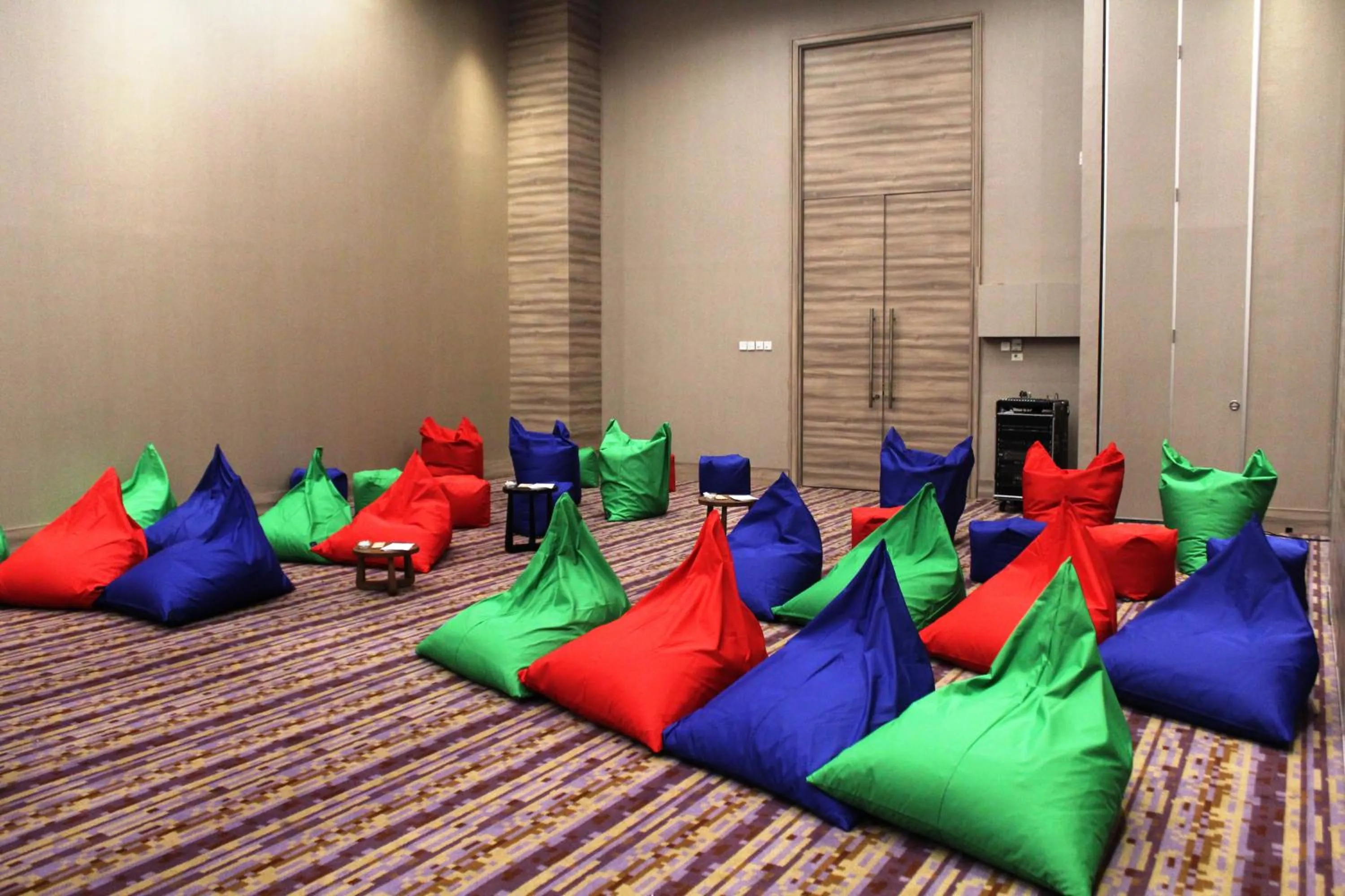 Business facilities in Ibis Styles Jakarta Mangga Dua Square