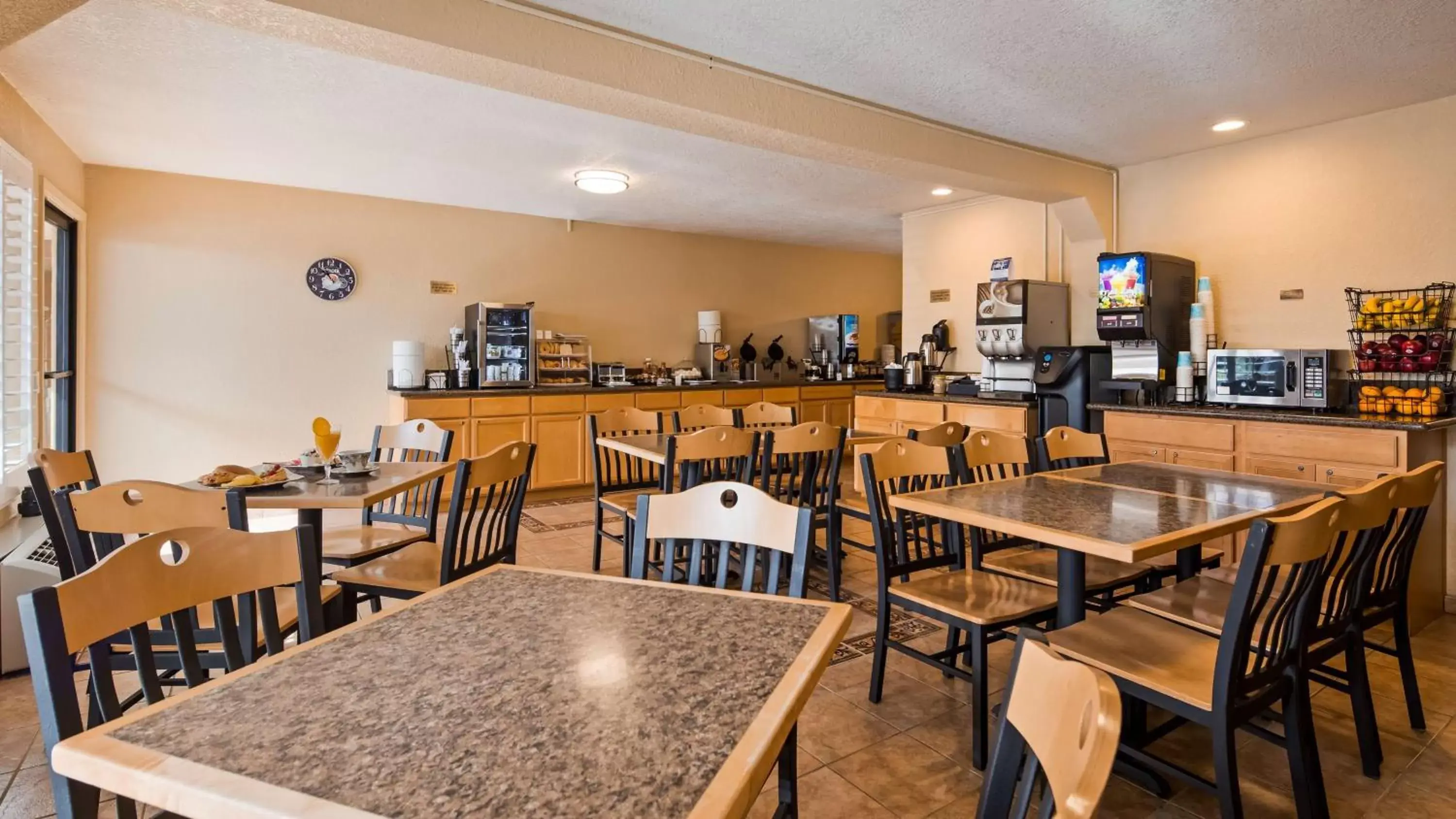 Restaurant/Places to Eat in Best Western Americana Inn