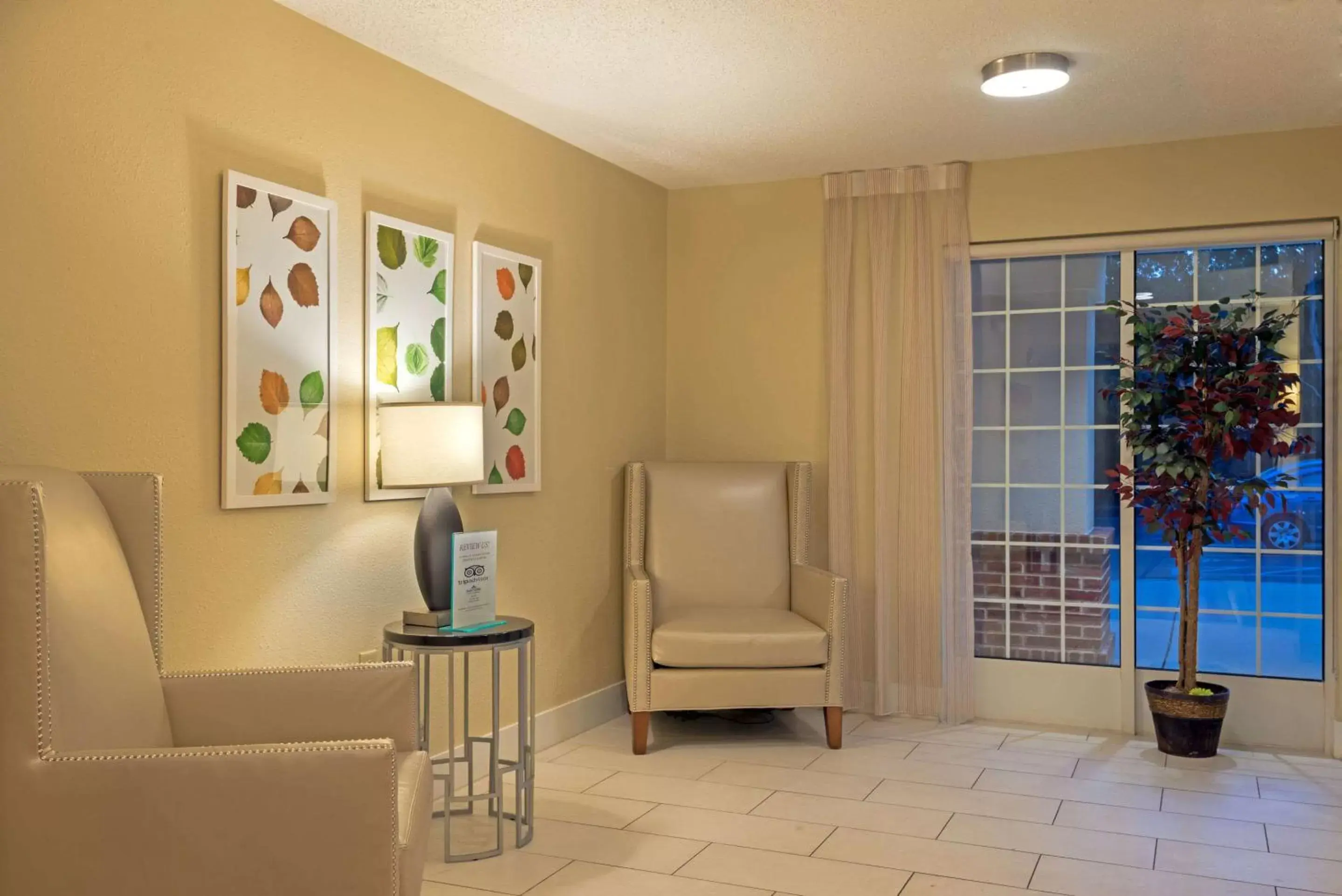 Lobby or reception, Seating Area in MainStay Suites Raleigh - Cary