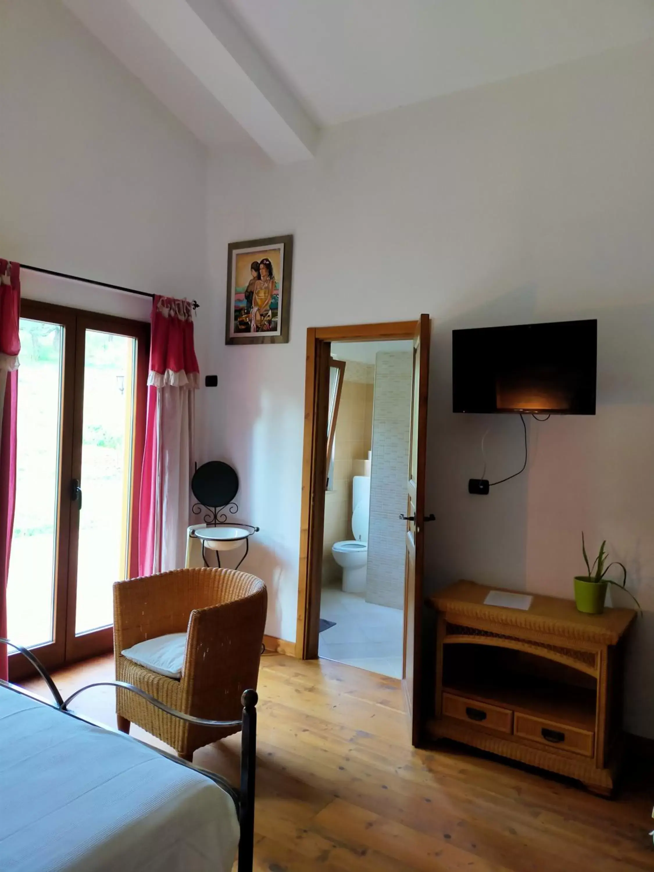 Bathroom, TV/Entertainment Center in Casale del Sole