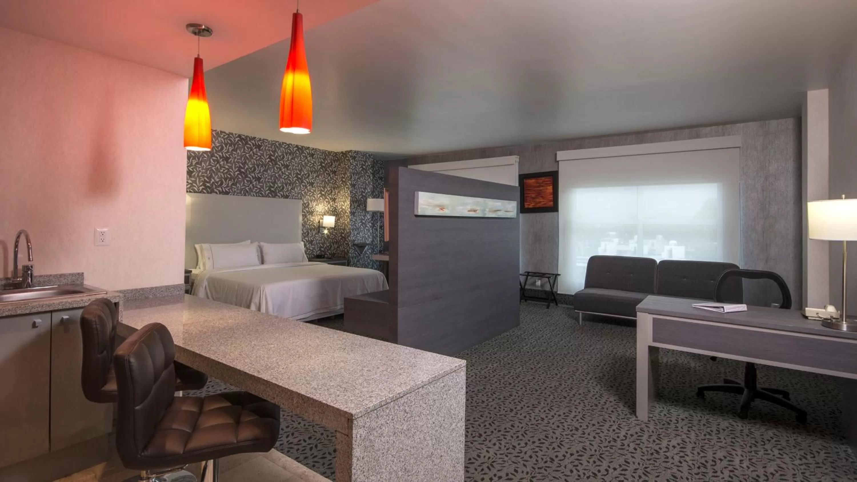 Photo of the whole room, Bed in Holiday Inn Express & Suites Queretaro by IHG