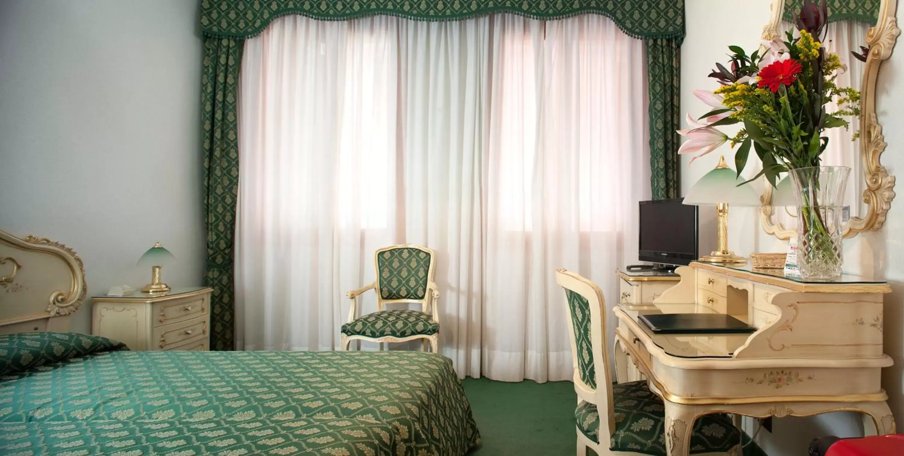 Photo of the whole room, Bed in Hotel Commercio & Pellegrino