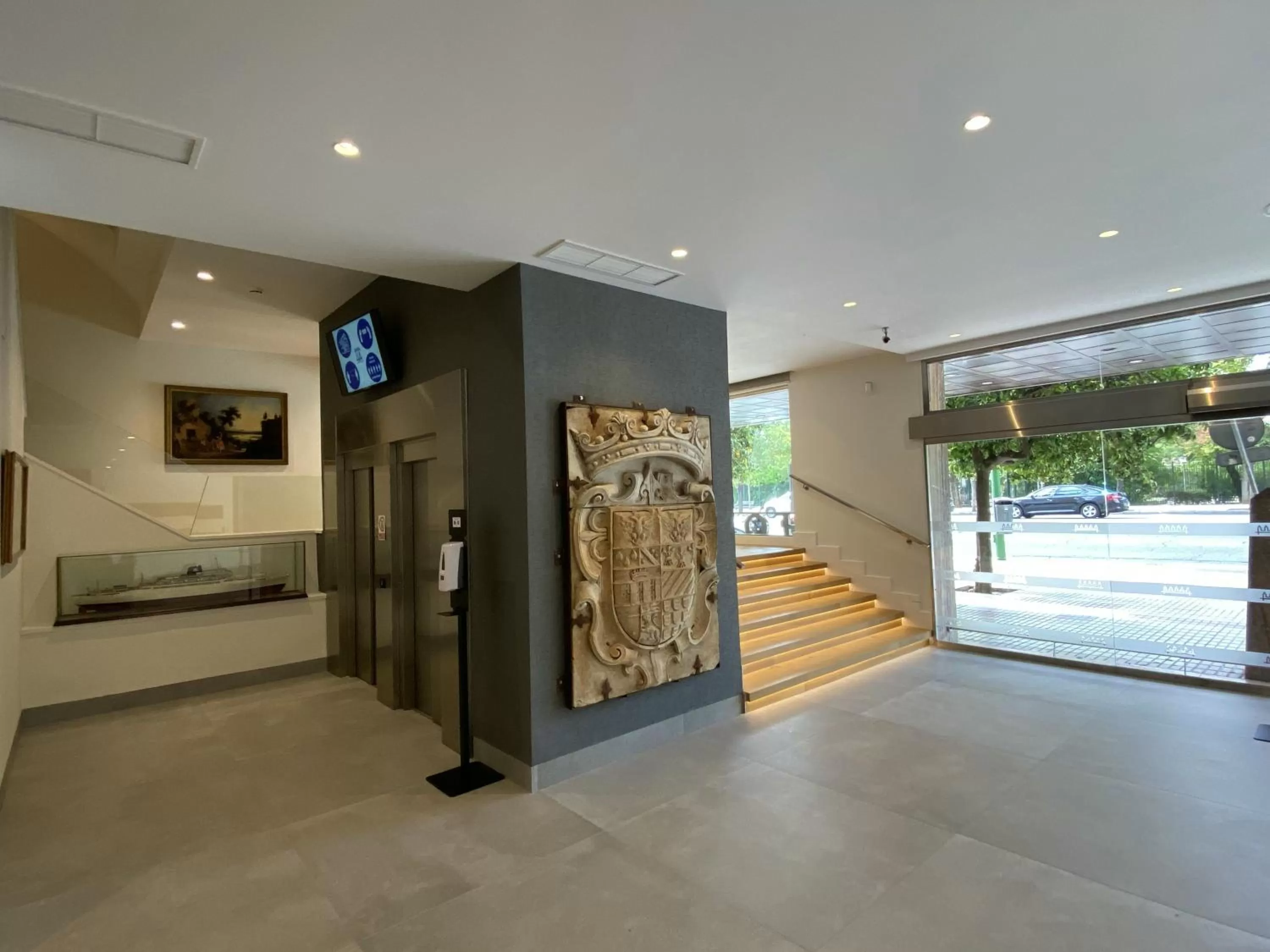 Facade/entrance in Hotel Alcázar