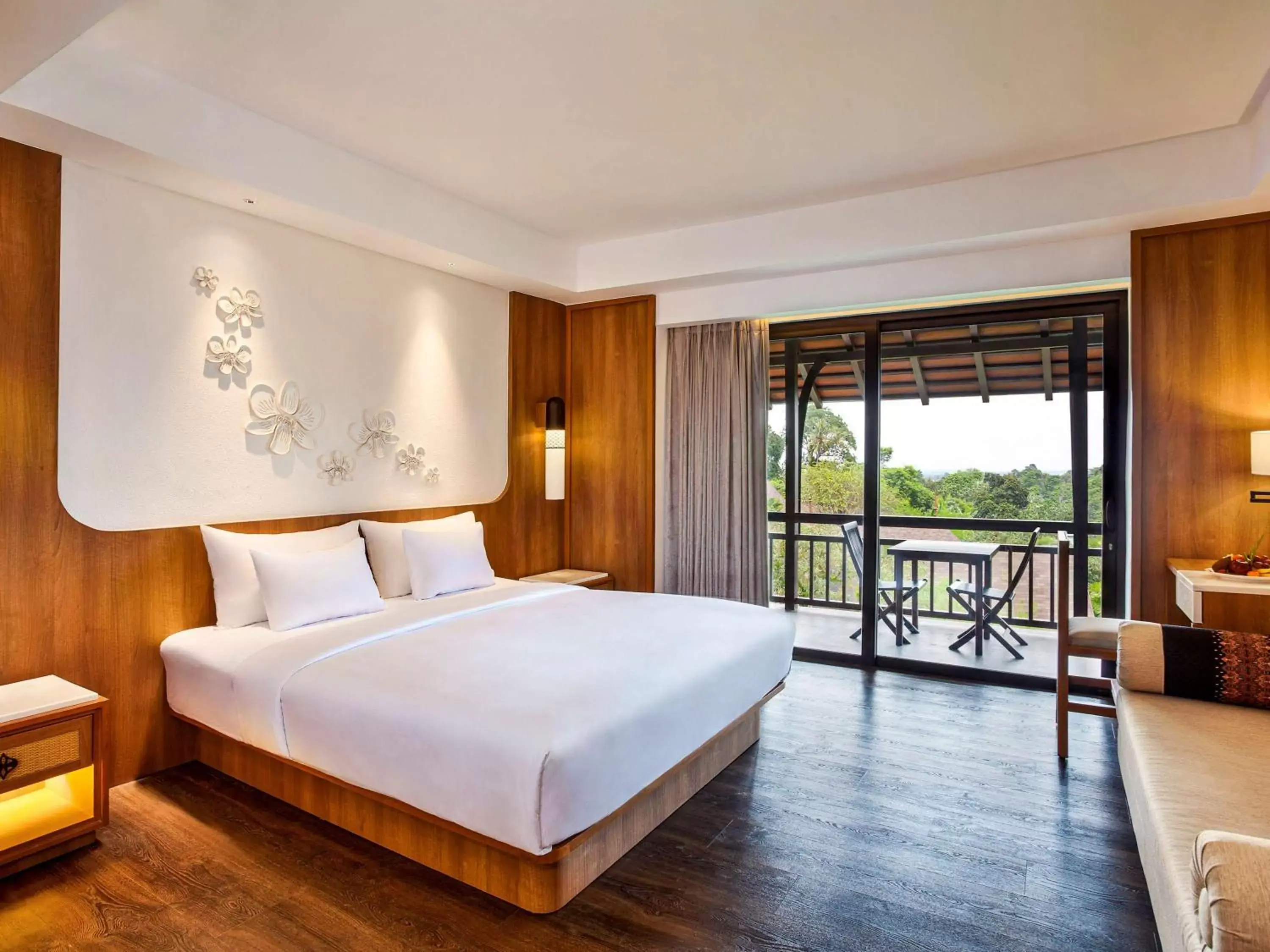 Bedroom, Bed in Novotel Bogor Golf Resort