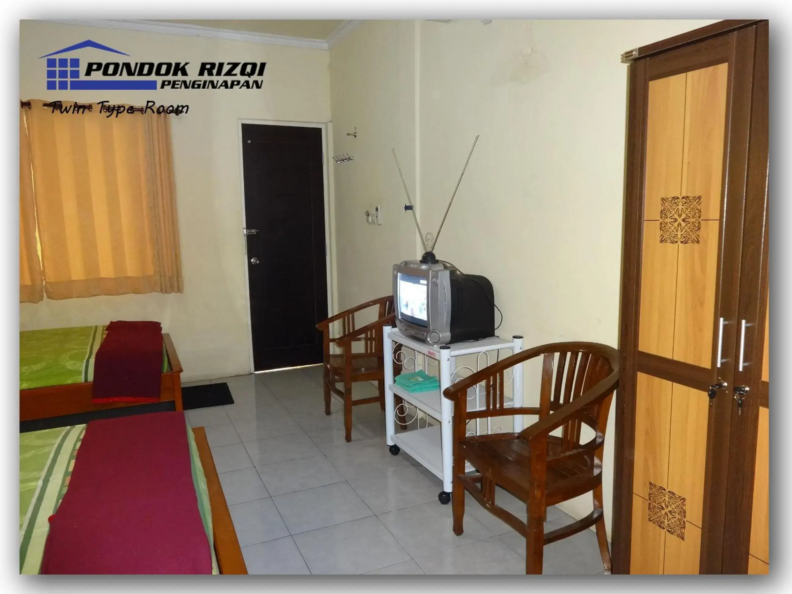 Bedroom, TV/Entertainment Center in Penginapan Pondok Rizqi