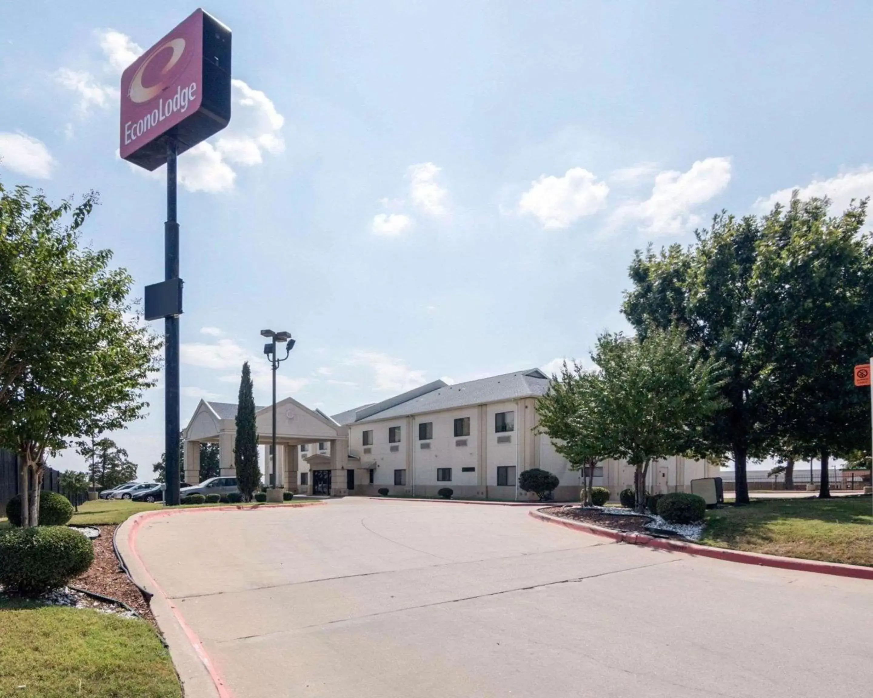 Property Building in Econo Lodge Weatherford