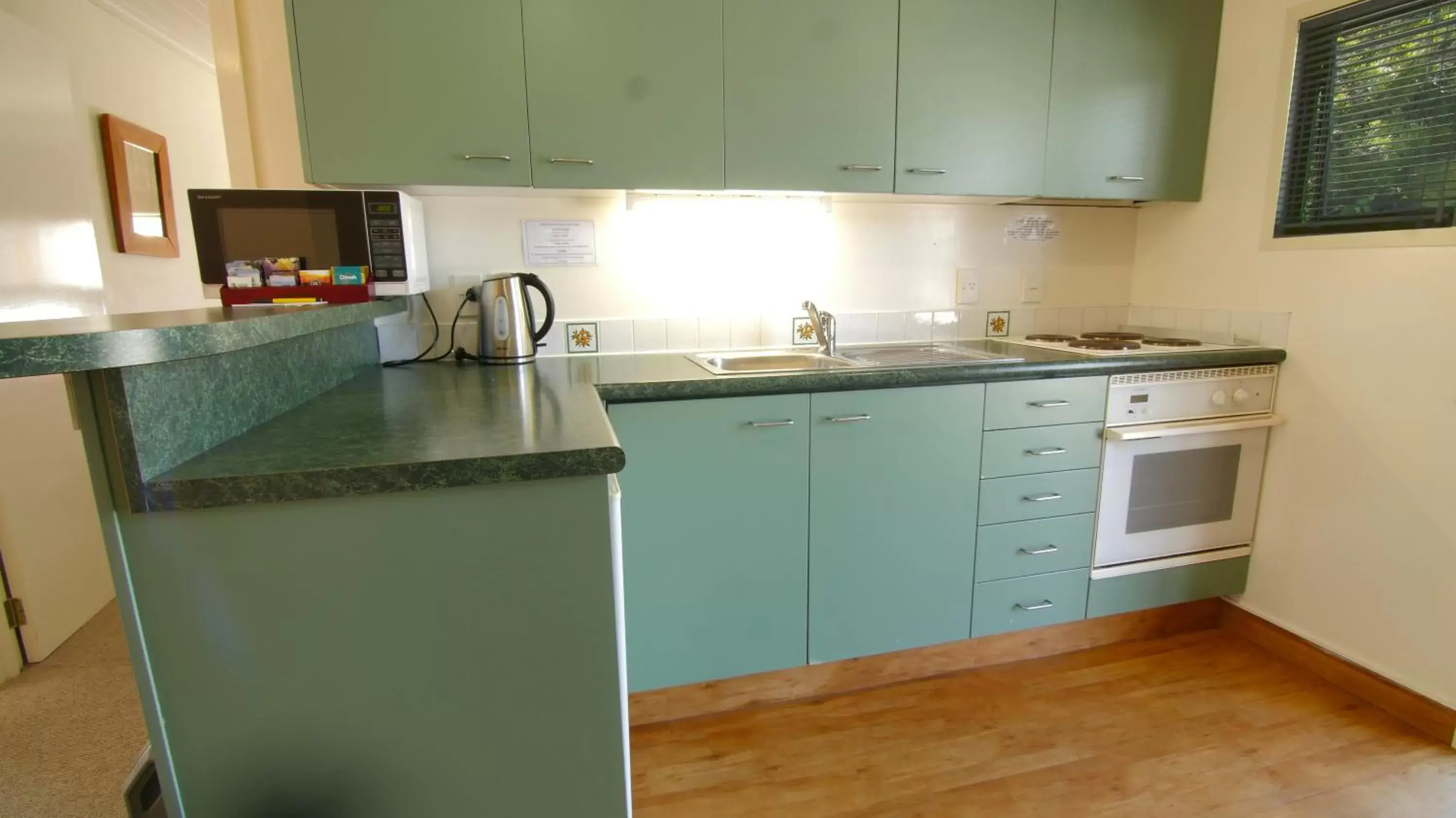 Kitchen or kitchenette, Kitchen/Kitchenette in Country Glen Lodge