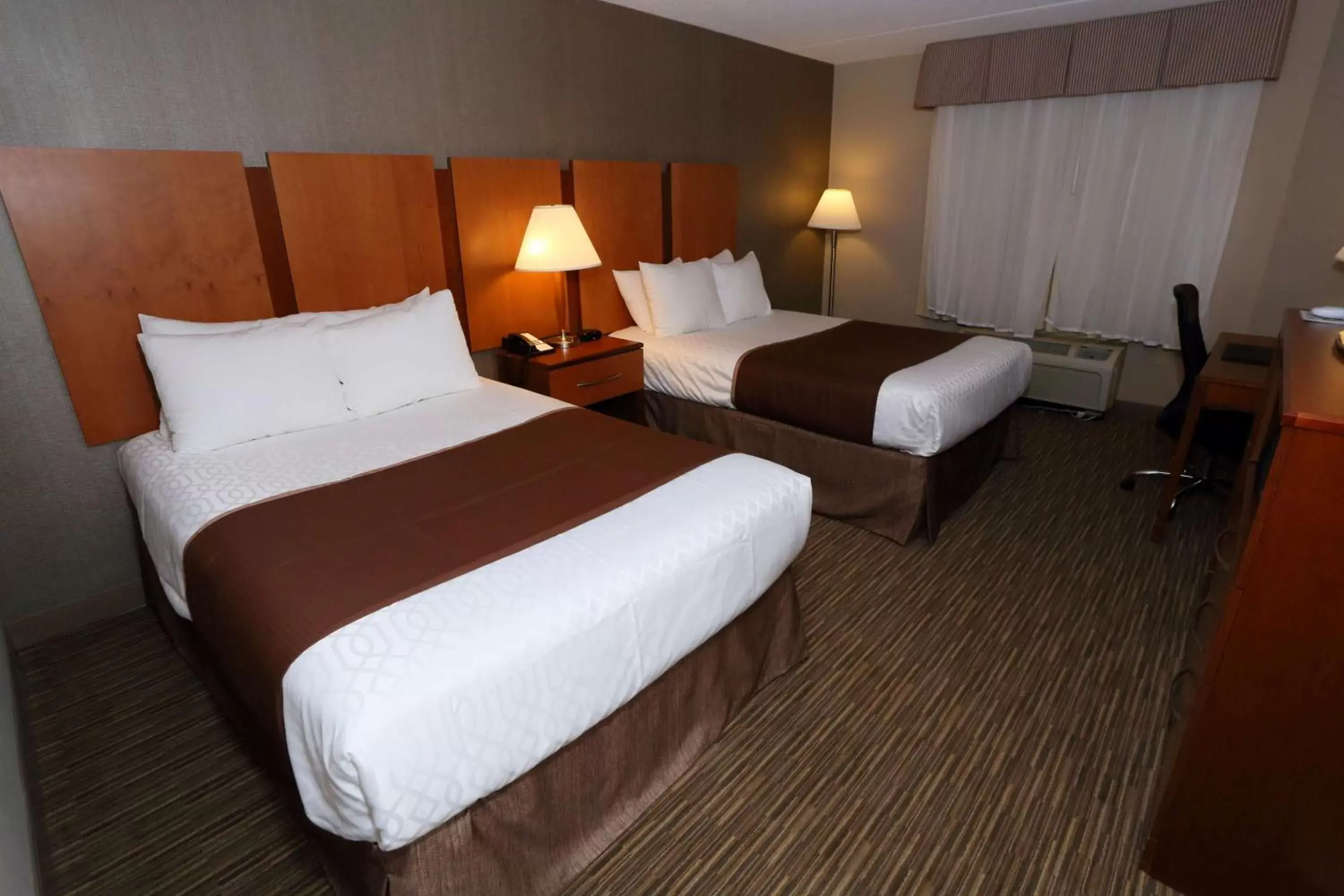 Photo of the whole room, Bed in Best Western La Plata Inn Photo of the whole room, Bed in Best Western La Plata Inn