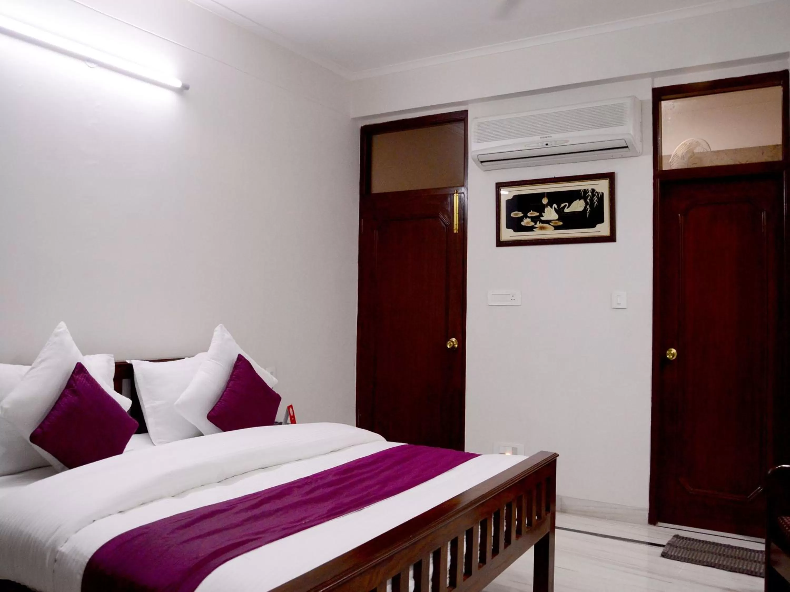 Bedroom, Bed in Hotel Sukhvilas