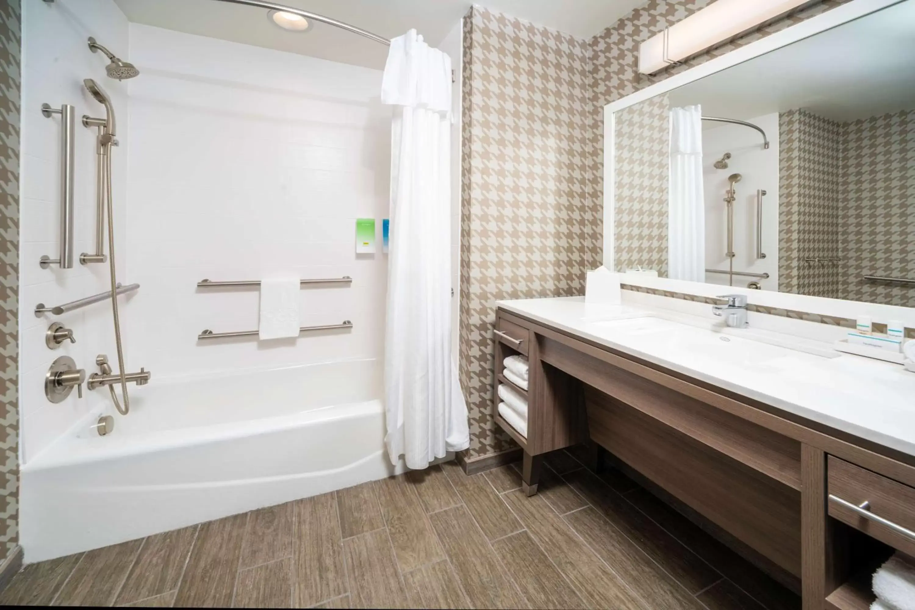 Bathroom in Home2 Suites By Hilton Minneapolis-Mall of America
