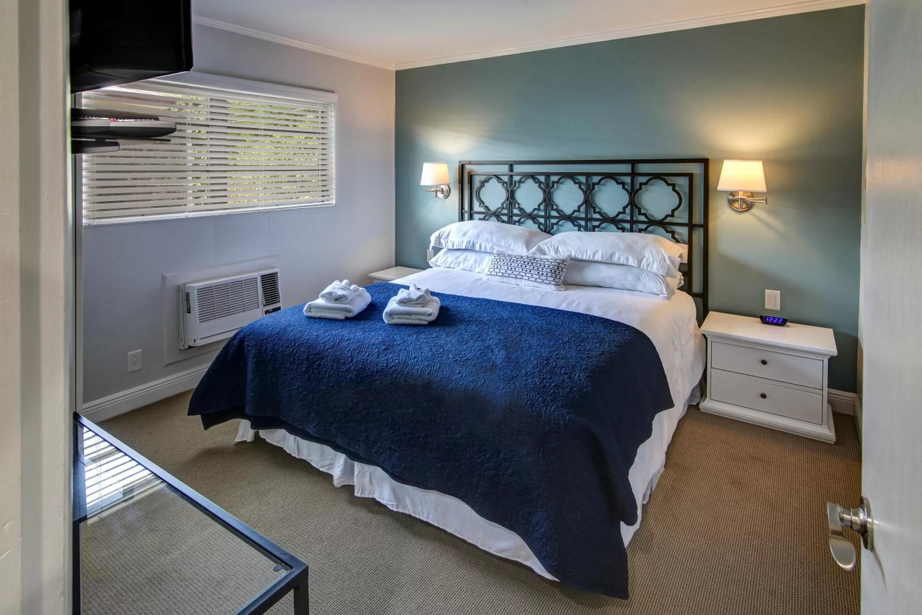 Bedroom, Bed in May-Dee Suites in Florida