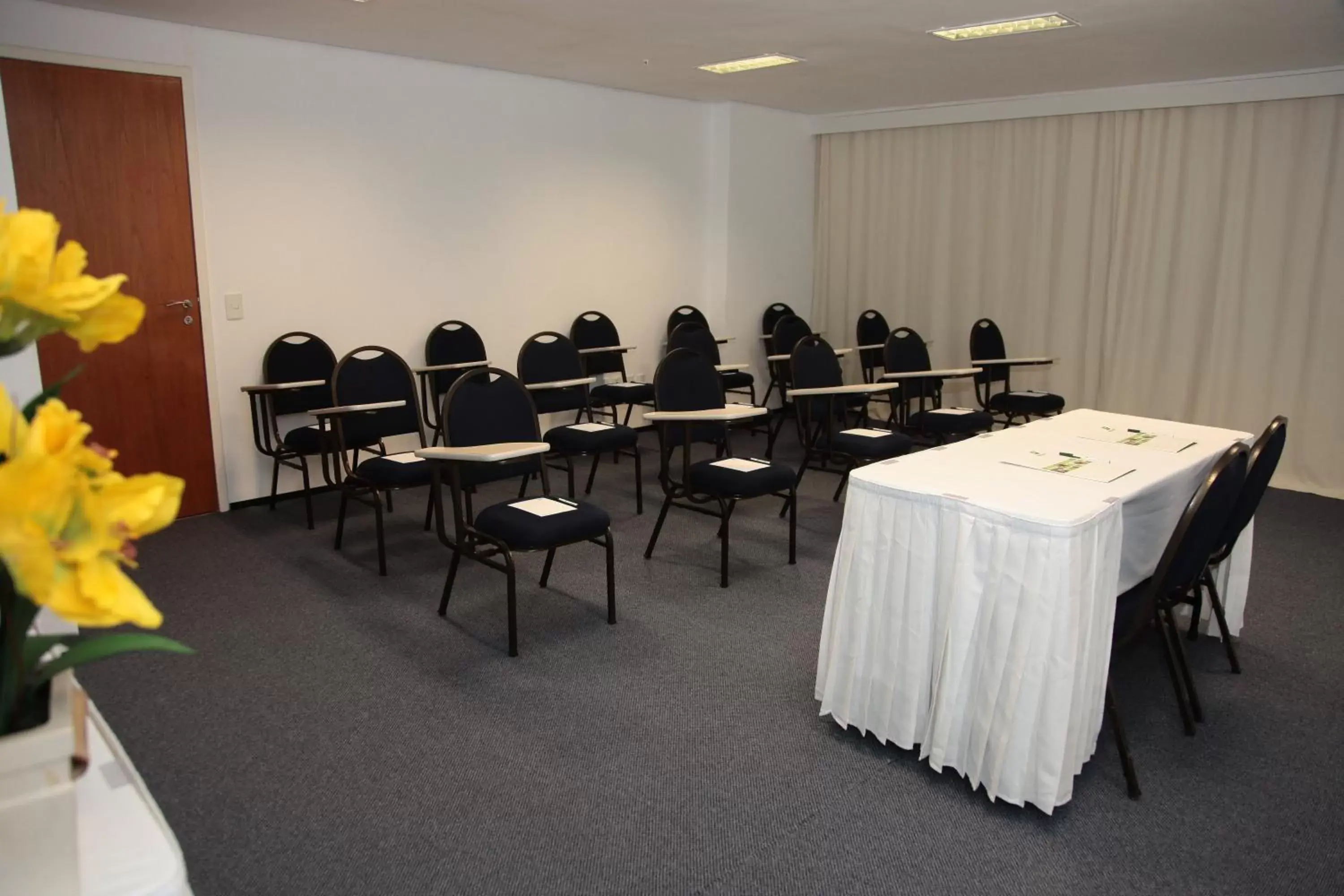 Meeting/conference room in Holiday Inn Fortaleza, an IHG Hotel