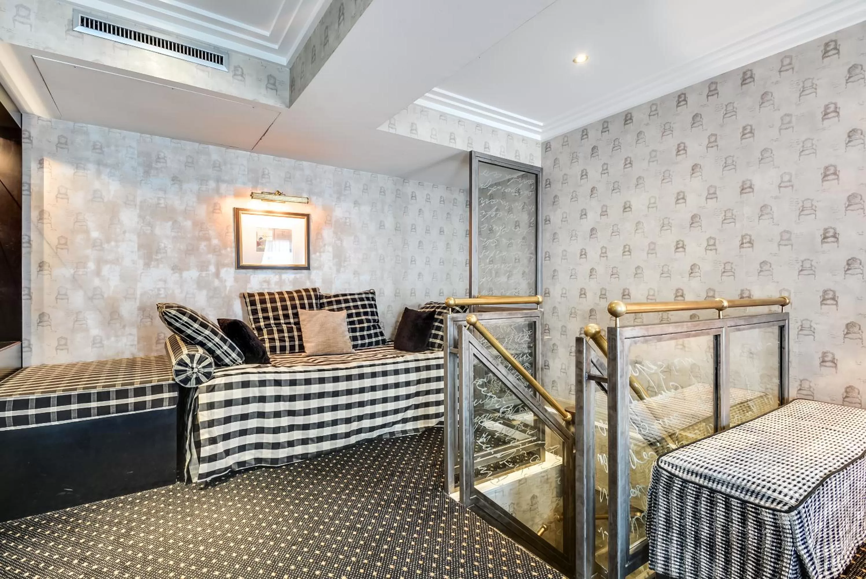 Seating area, Bed in Villa Lutèce Port Royal