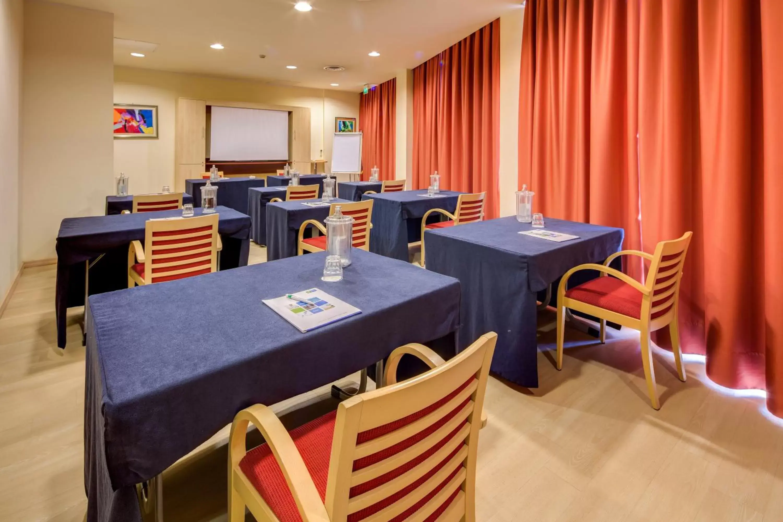 Meeting/conference room in Holiday Inn Express Parma, an IHG Hotel