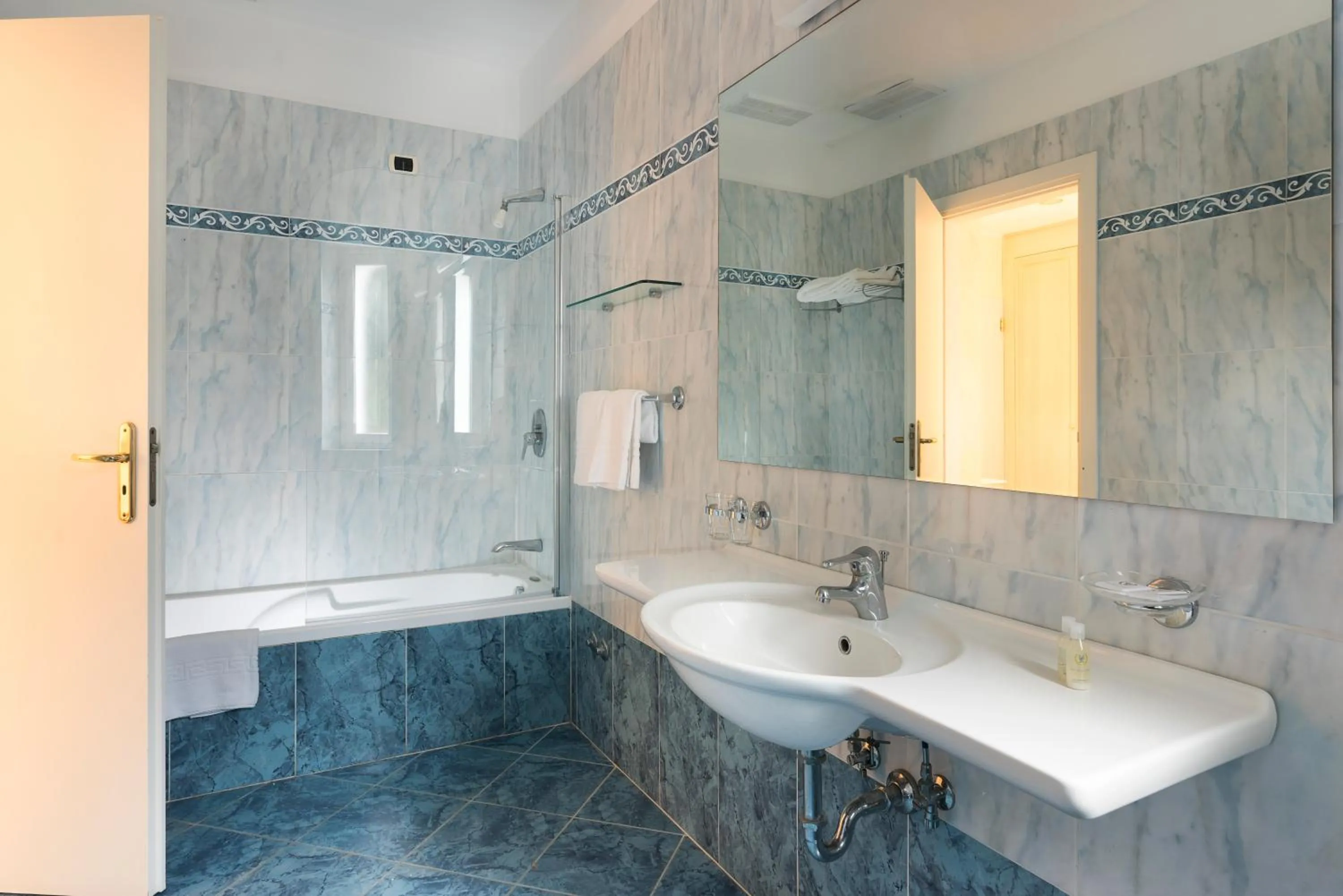 Bathroom in Sant Alphio Garden Hotel & SPA