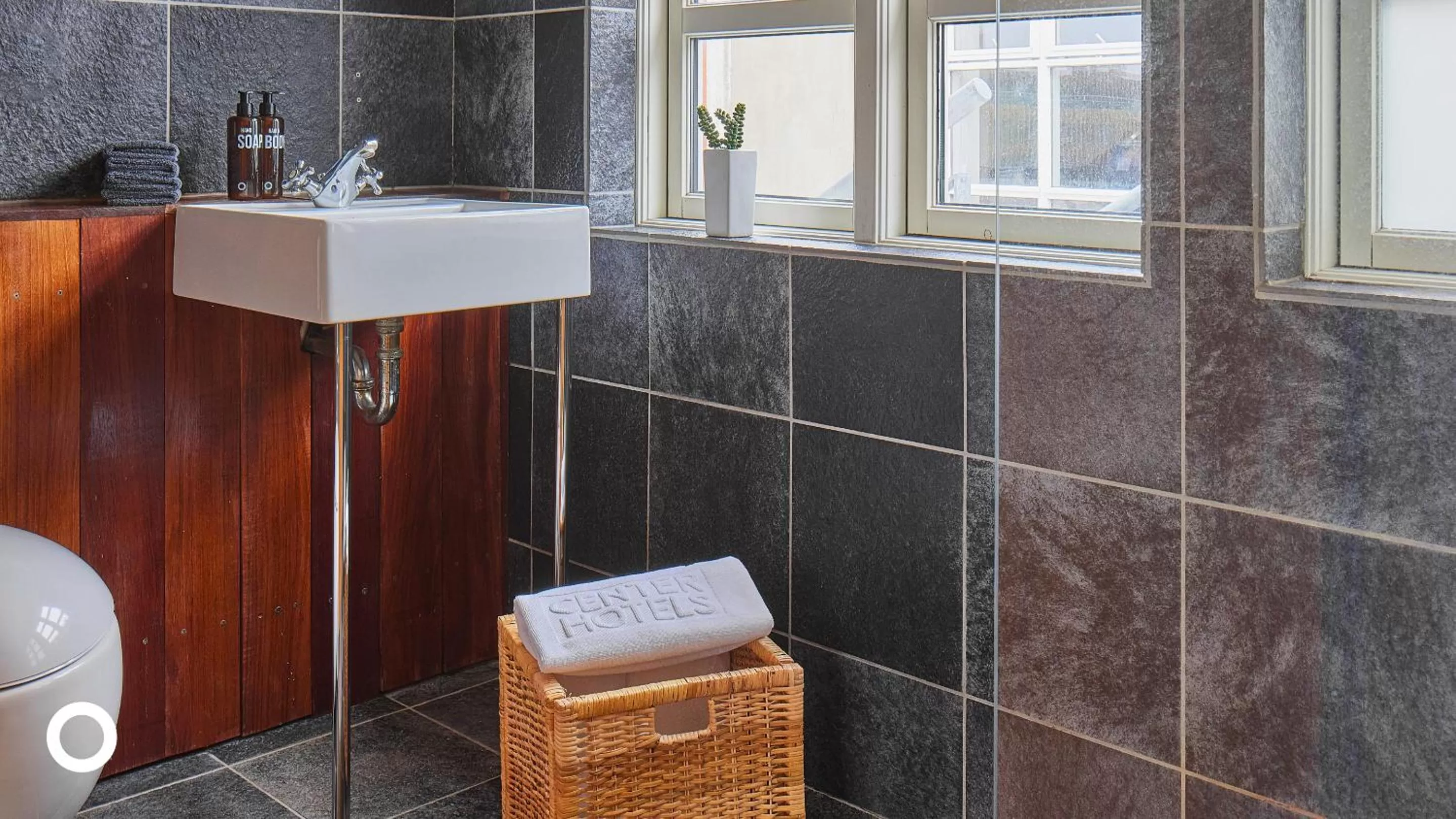 Bathroom in Thingholt Hotel Apartments from Center Hotels