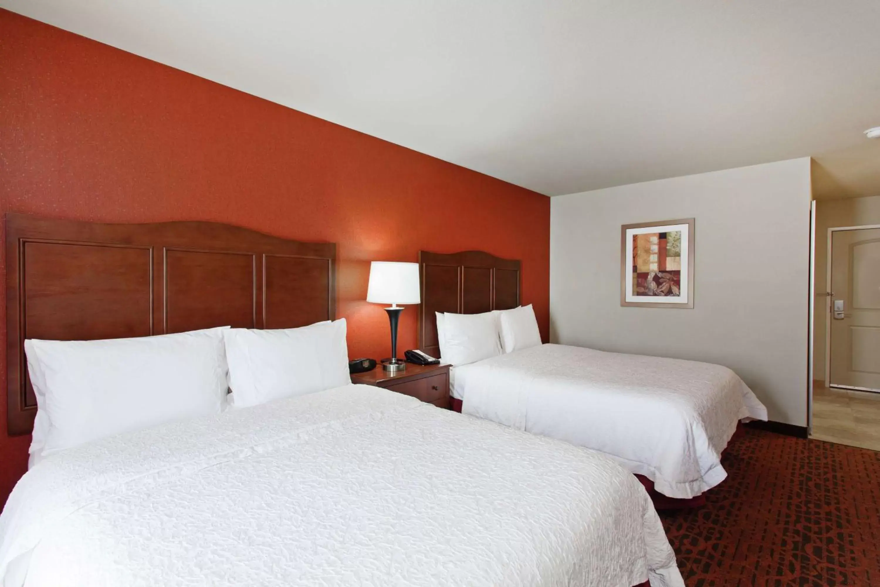 Photo of the whole room, Bed in Hampton Inn and Suites Seattle - Airport / 28th Avenue