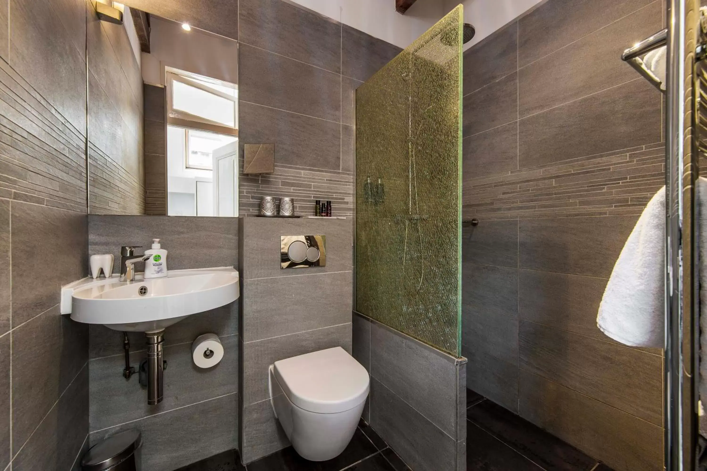 Bathroom in Amstel Corner Hotel